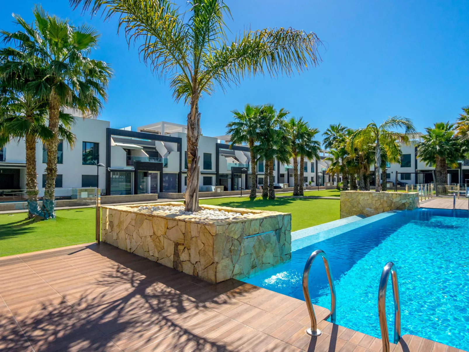 Oasis Beach 1-Buiten