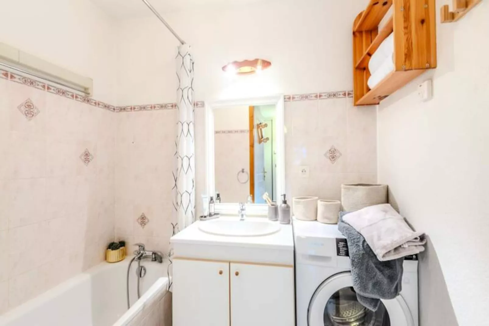 Slow Chalet Th&ocirc;nes: Lac & Montagne -15 Min Ski - Ascenseur, Balcon, Parking-Niet-getagd