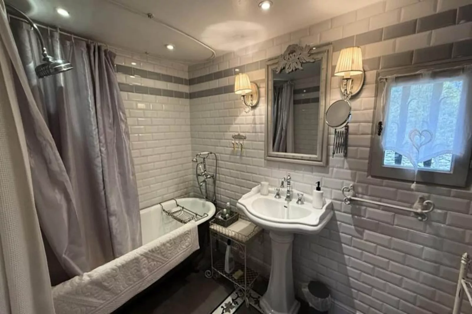 Belle Villa Proven&ccedil;ale Avec Piscine Et Jacuzzi-Niet-getagd