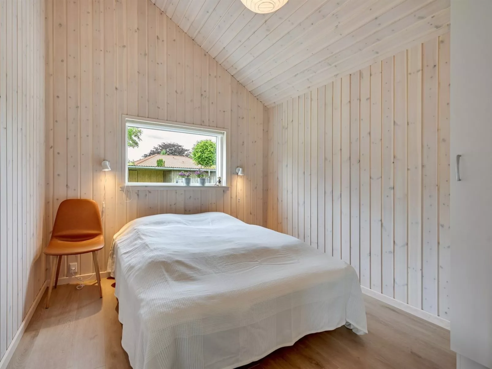 "Regni" - 300m to the fjord-Binnen