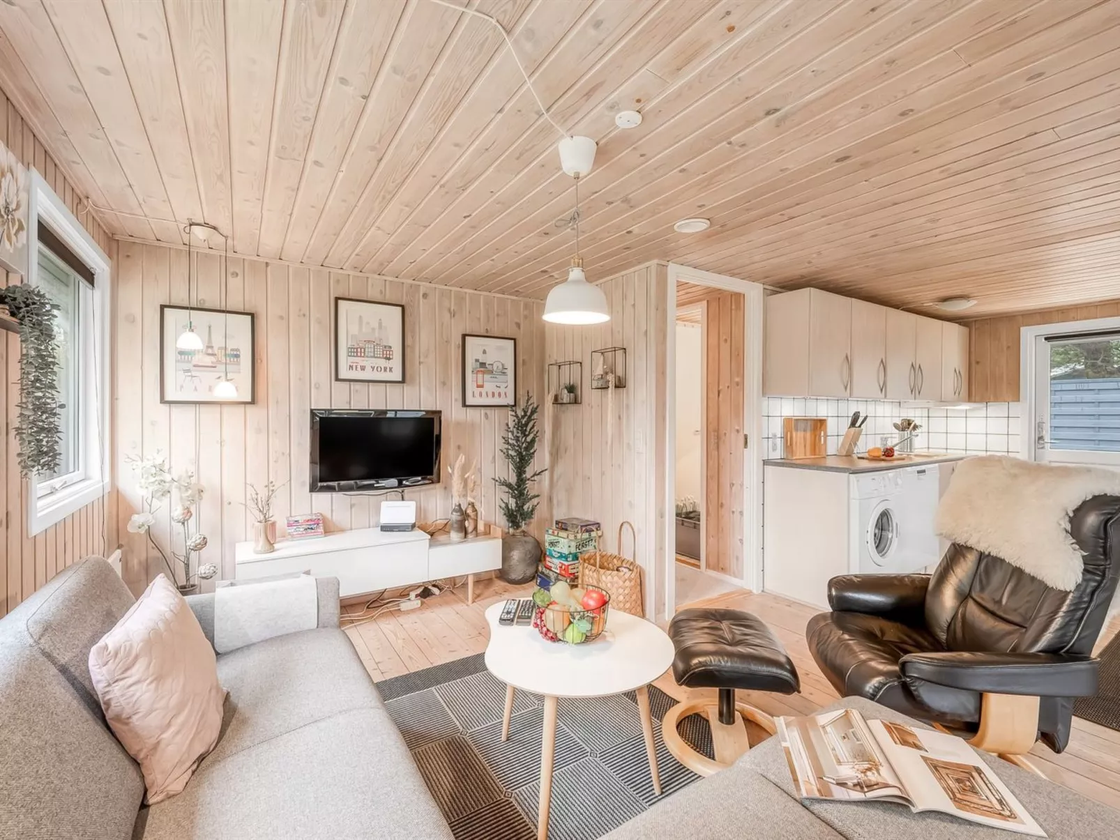 "Toimi" - 500m to the fjord-Binnen