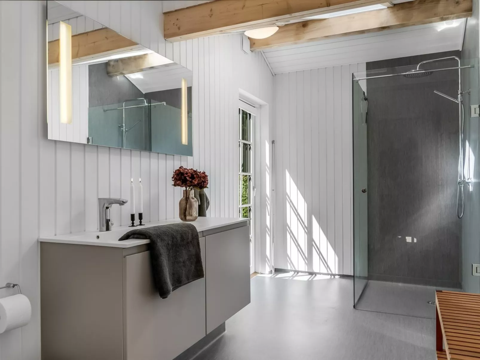 "Ansberga" - 1km from the sea-Binnen