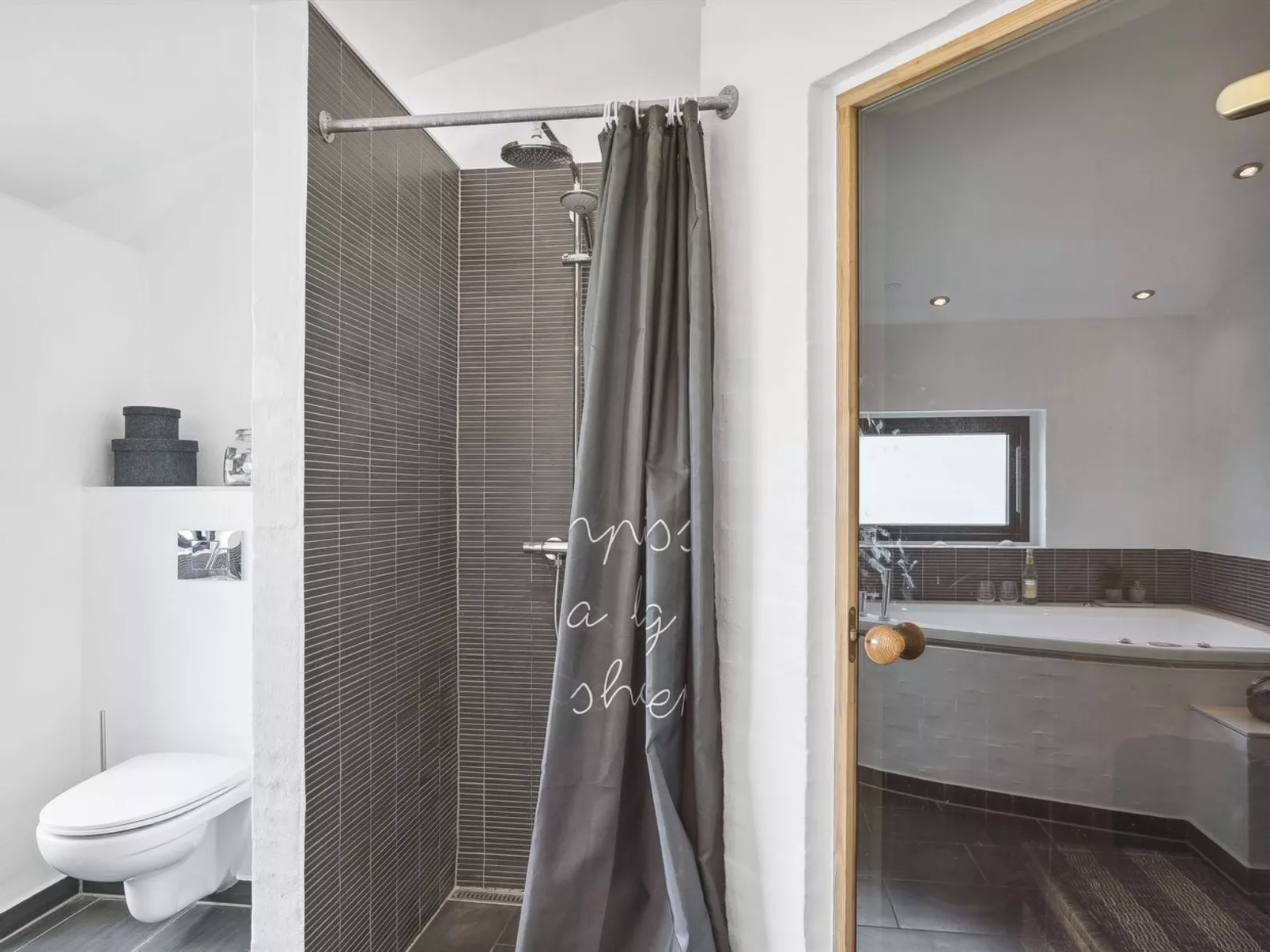 "Herdie" - 900m from the sea-Binnen