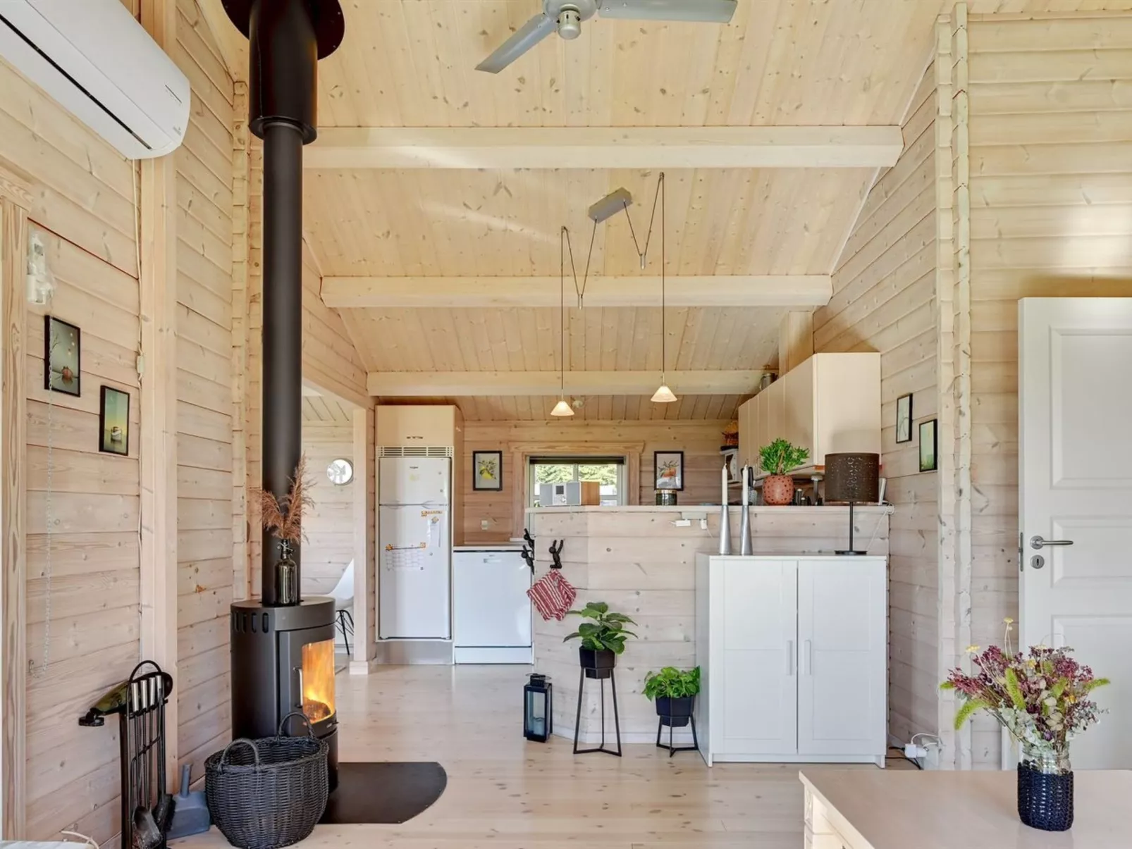 "Anneli" - 600m from the sea-Binnen