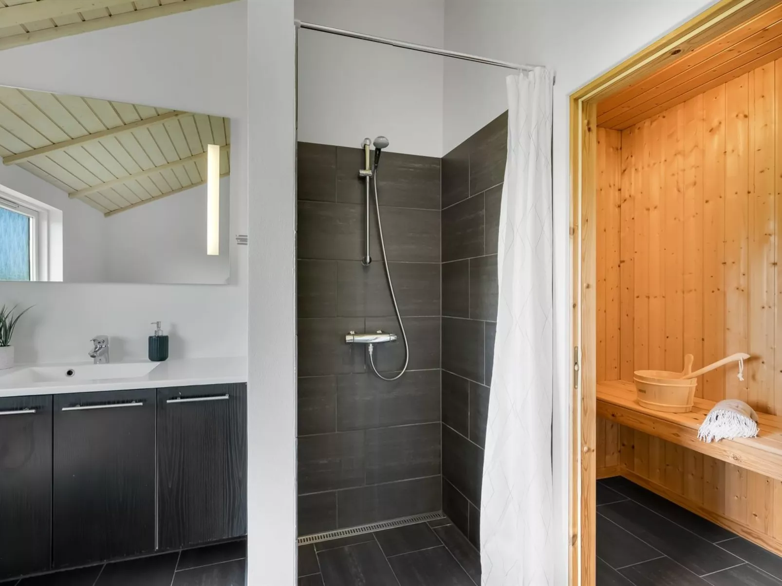 "Frejdis" - 1.1km from the sea-Binnen