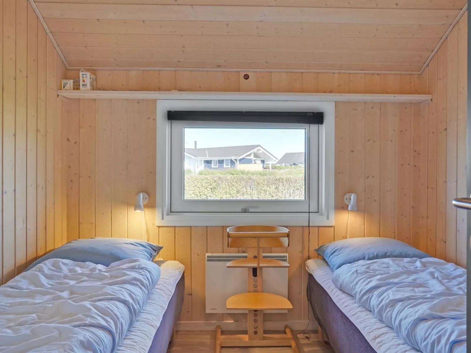 "Brynjolf" - 350m to the fjord-Binnen