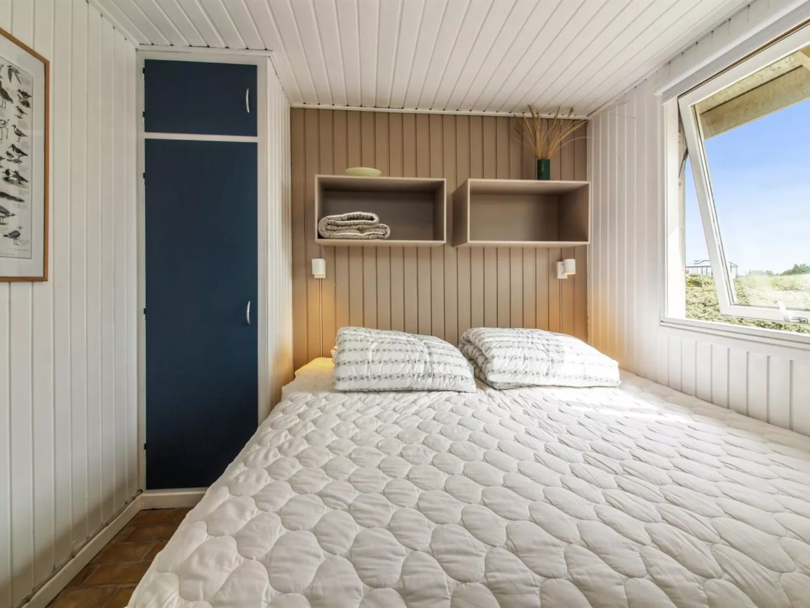 "Harry" - 100m from the sea-Binnen