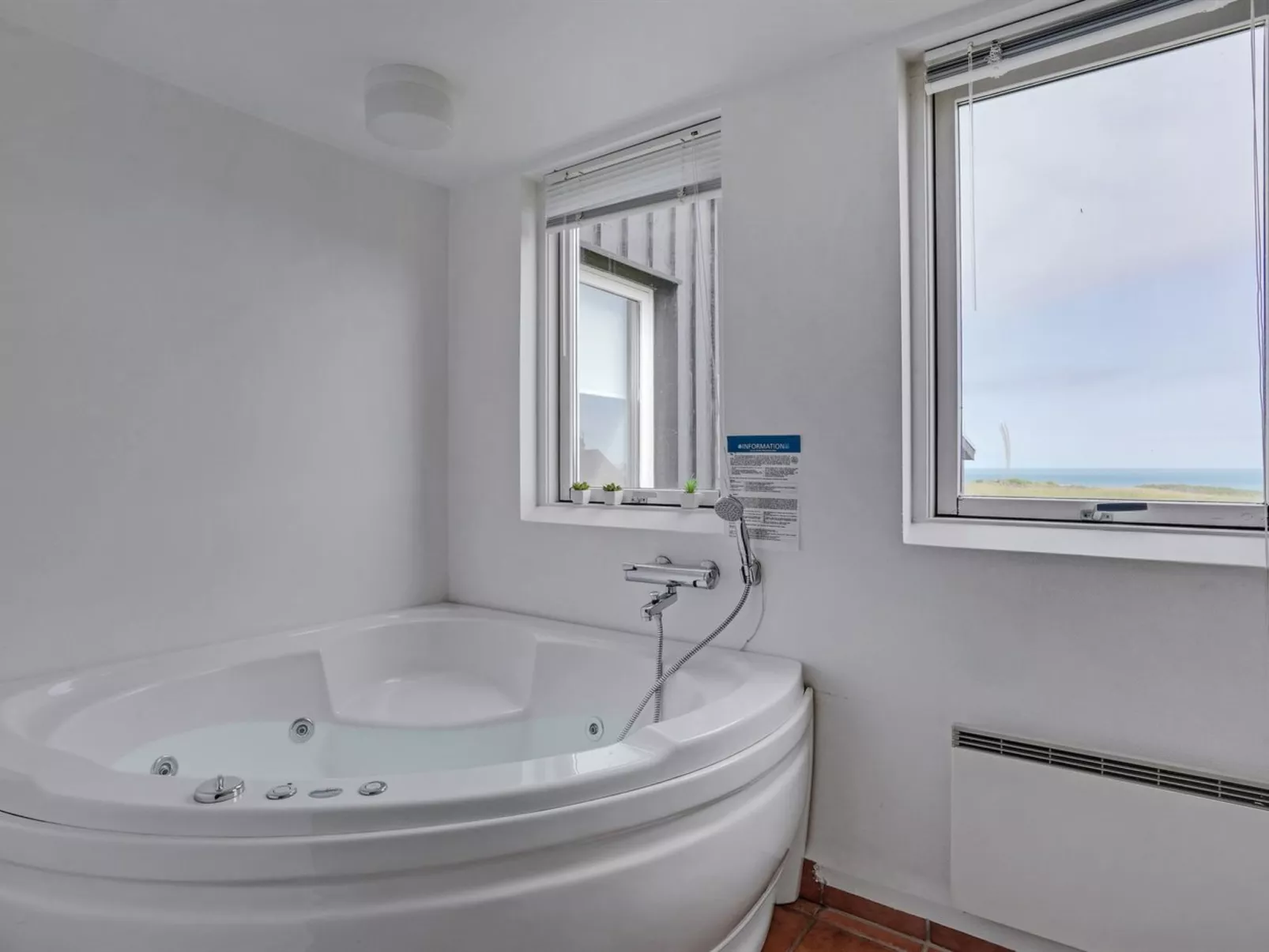 "Mirjami" - 95m from the sea-Binnen