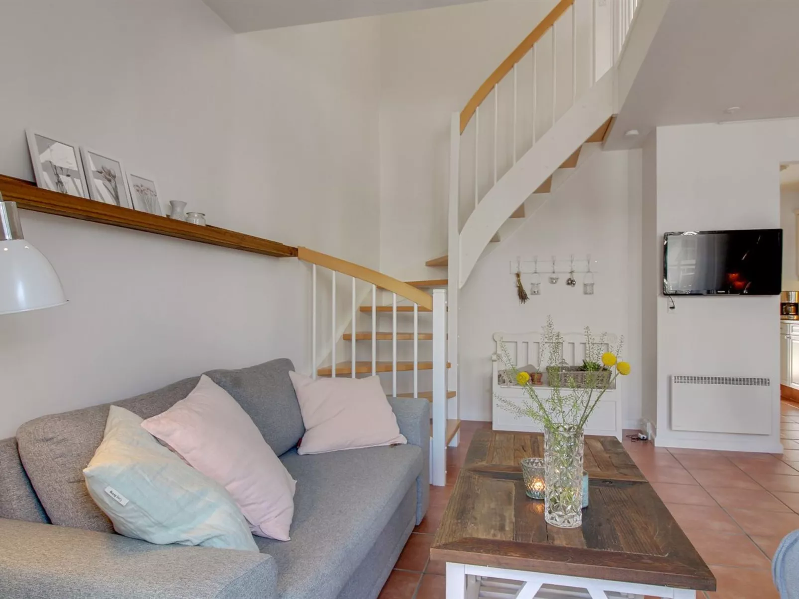 "Vinny" - 1.2km from the sea-Binnen