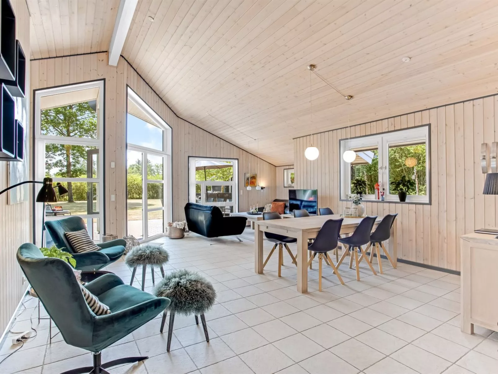 "Gylla" - 12km from the sea-Binnen