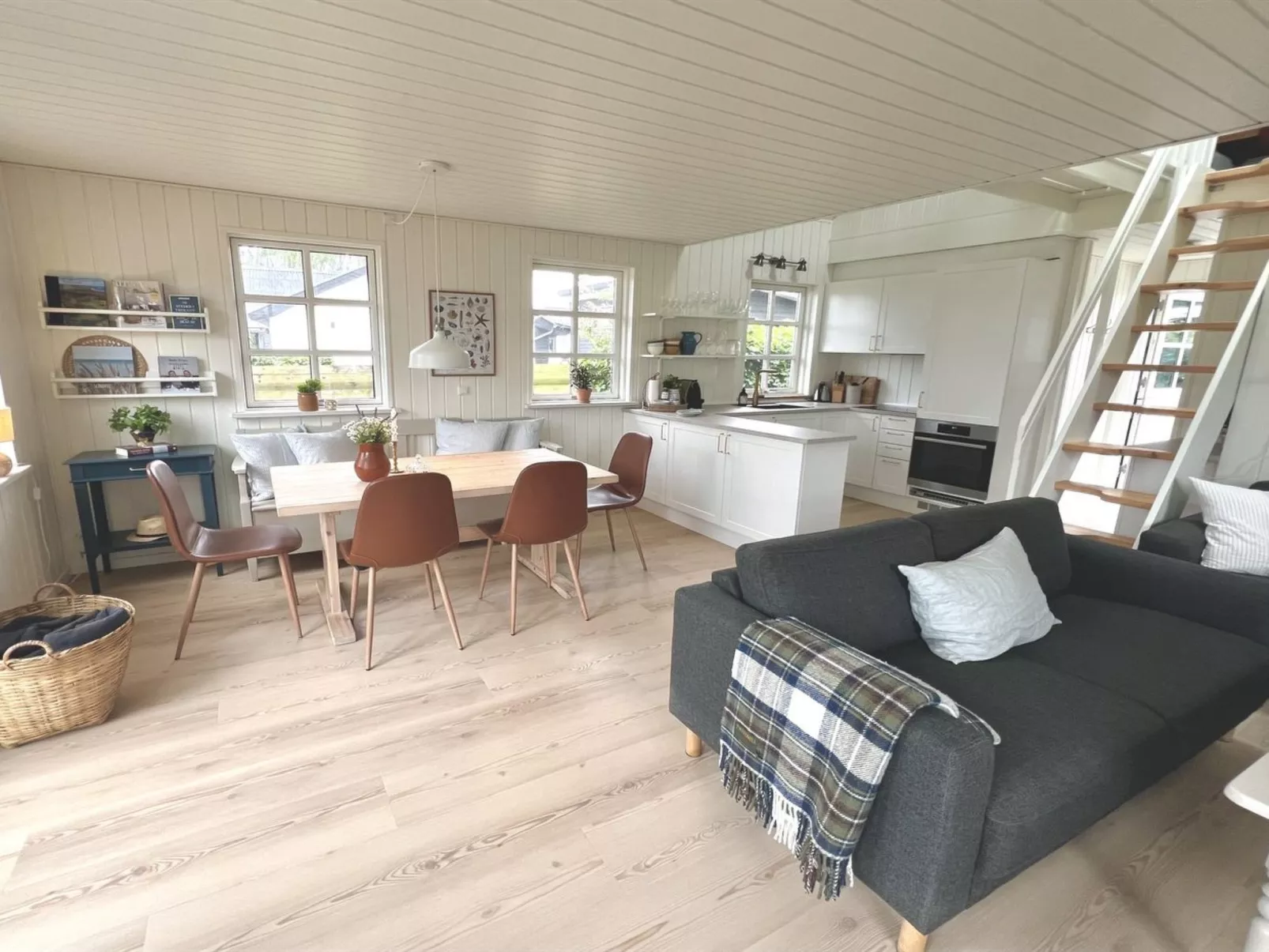 "Ajvi" - 50m from the sea-Binnen