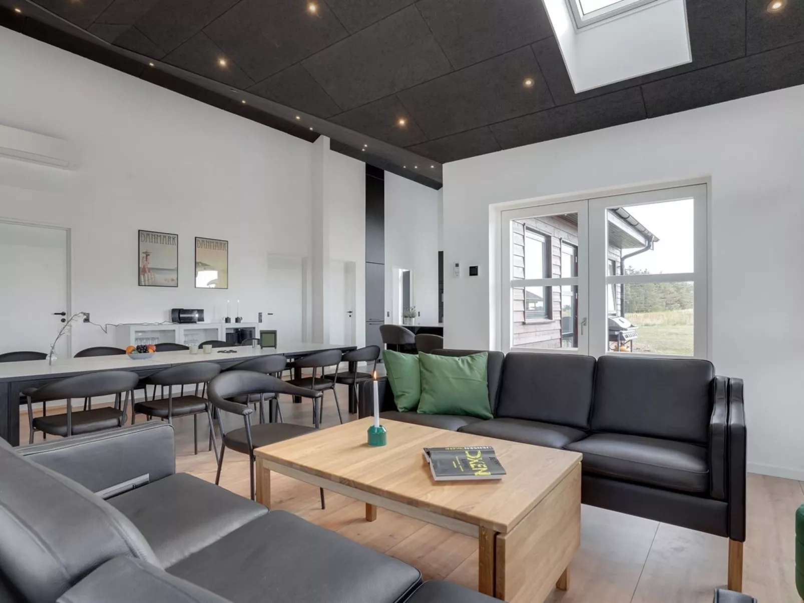 "Moreen" - 1.5km from the sea-Binnen