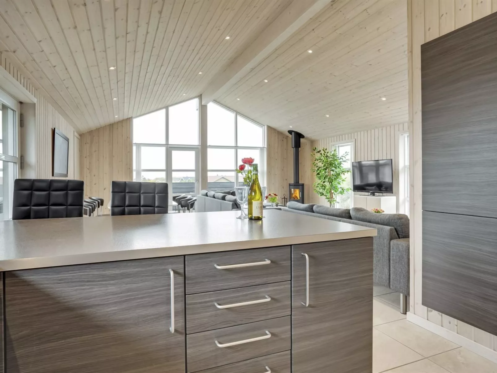 "Mavis" - 800m from the sea-Binnen