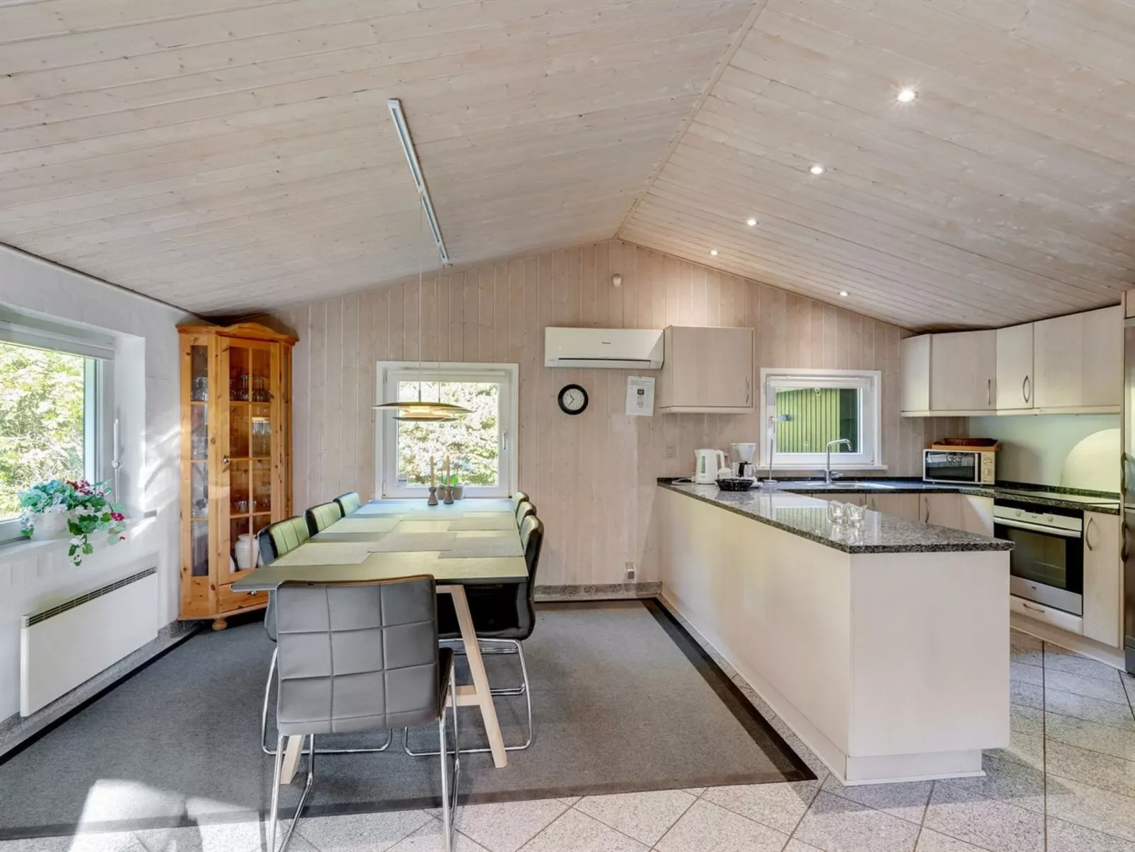 "Jul" - 900m from the sea-Binnen