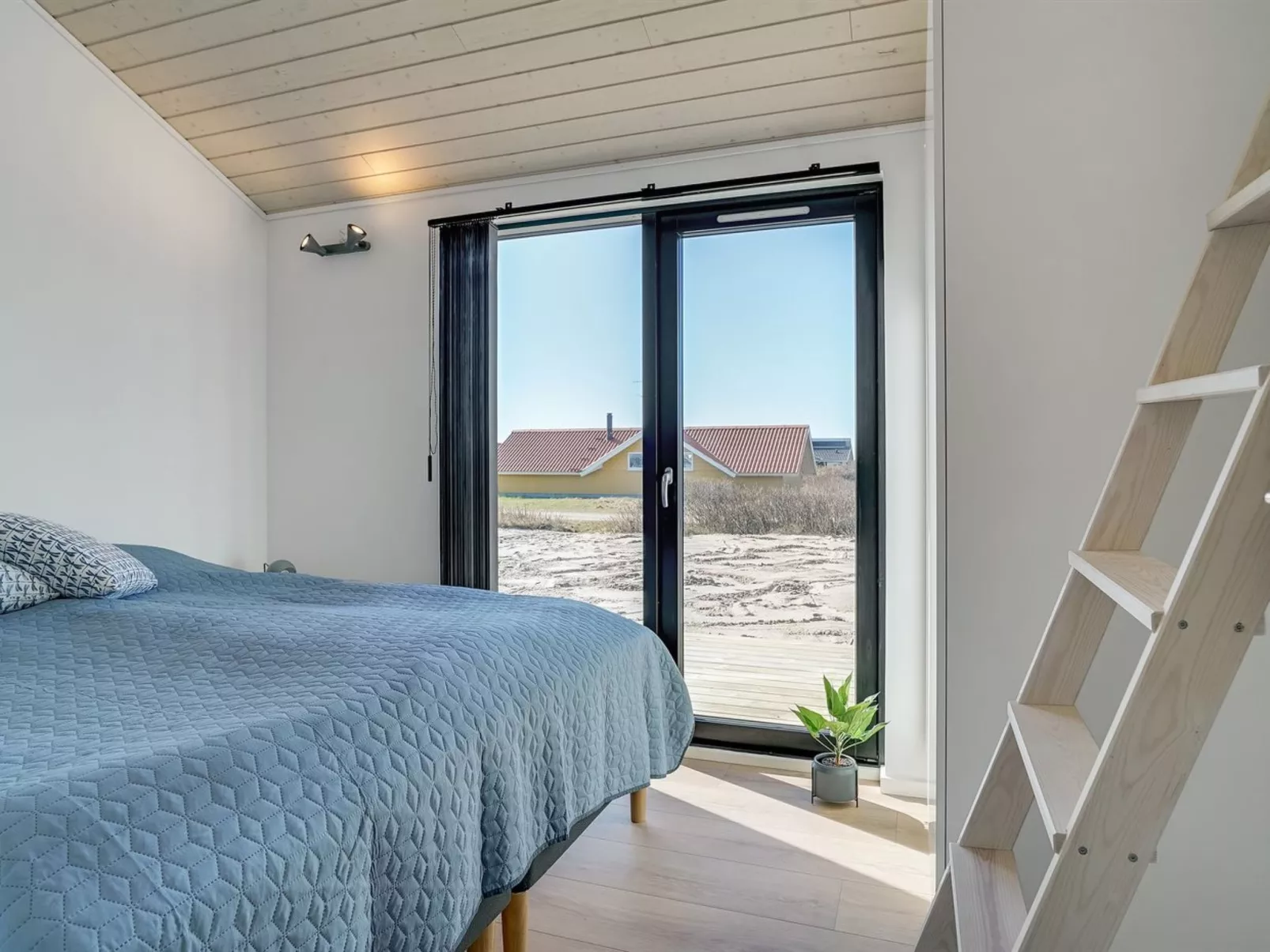 "Aiko" - 50m from the sea-Binnen