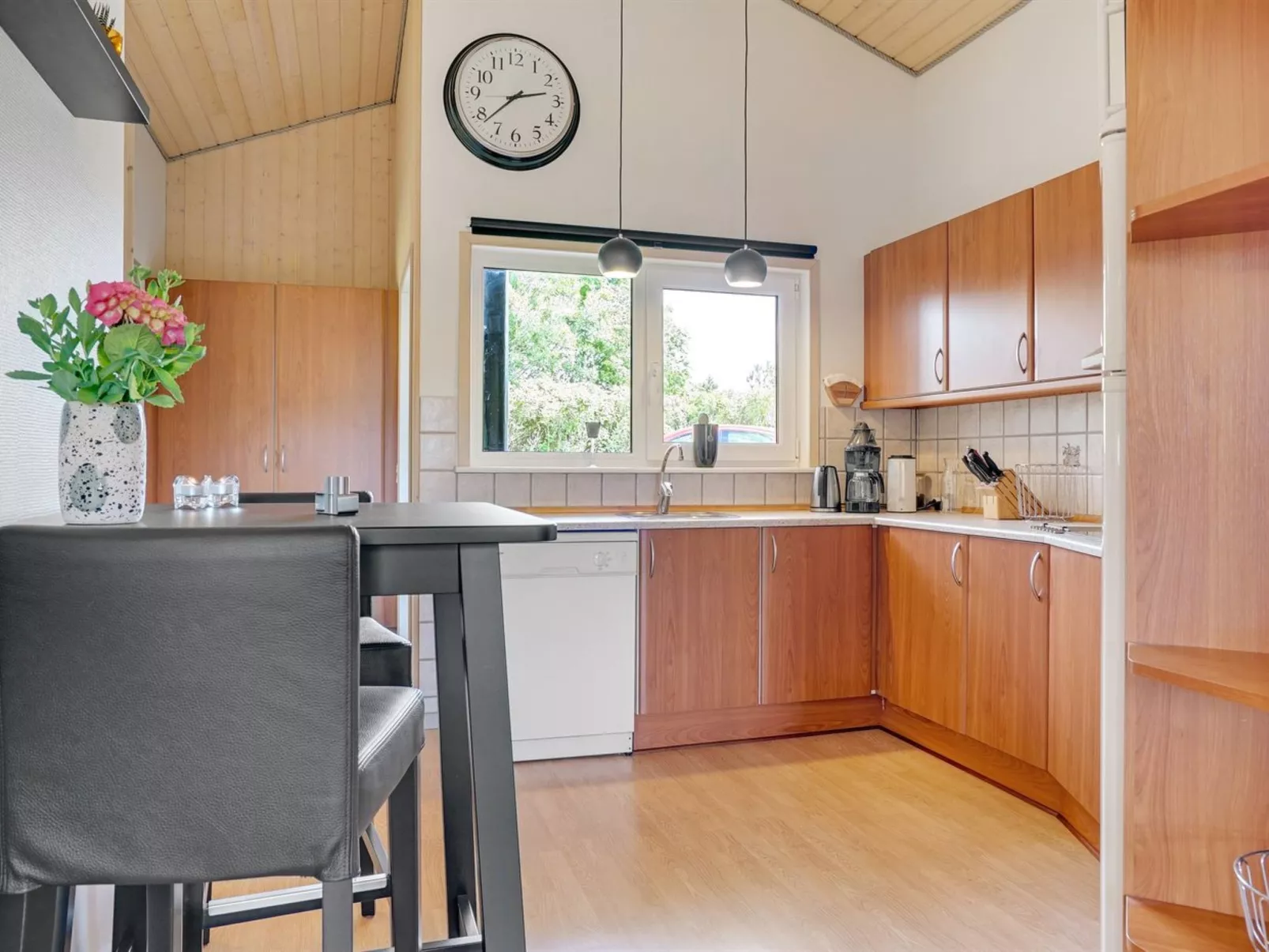 "Ivar" - 900m from the sea-Binnen