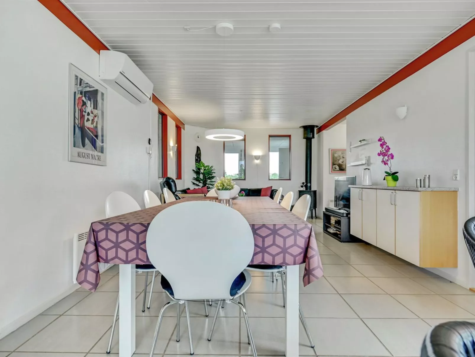 "Emly" - 1.1km from the sea-Binnen