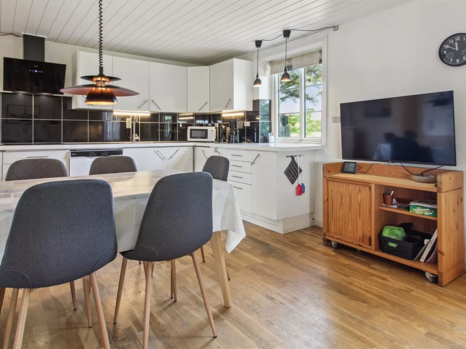 "Øvli" - 3.8km from the sea-Binnen