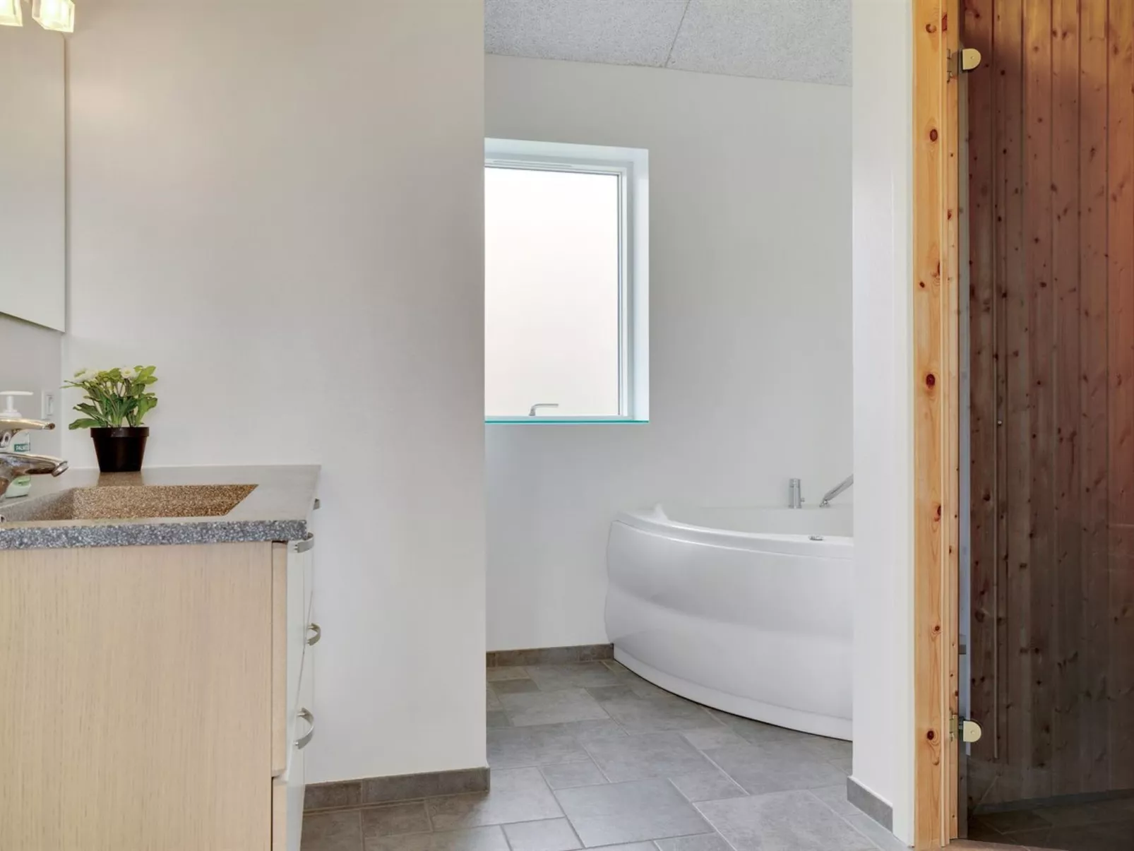 "Swarthofthi" - 1.5km from the sea-Binnen