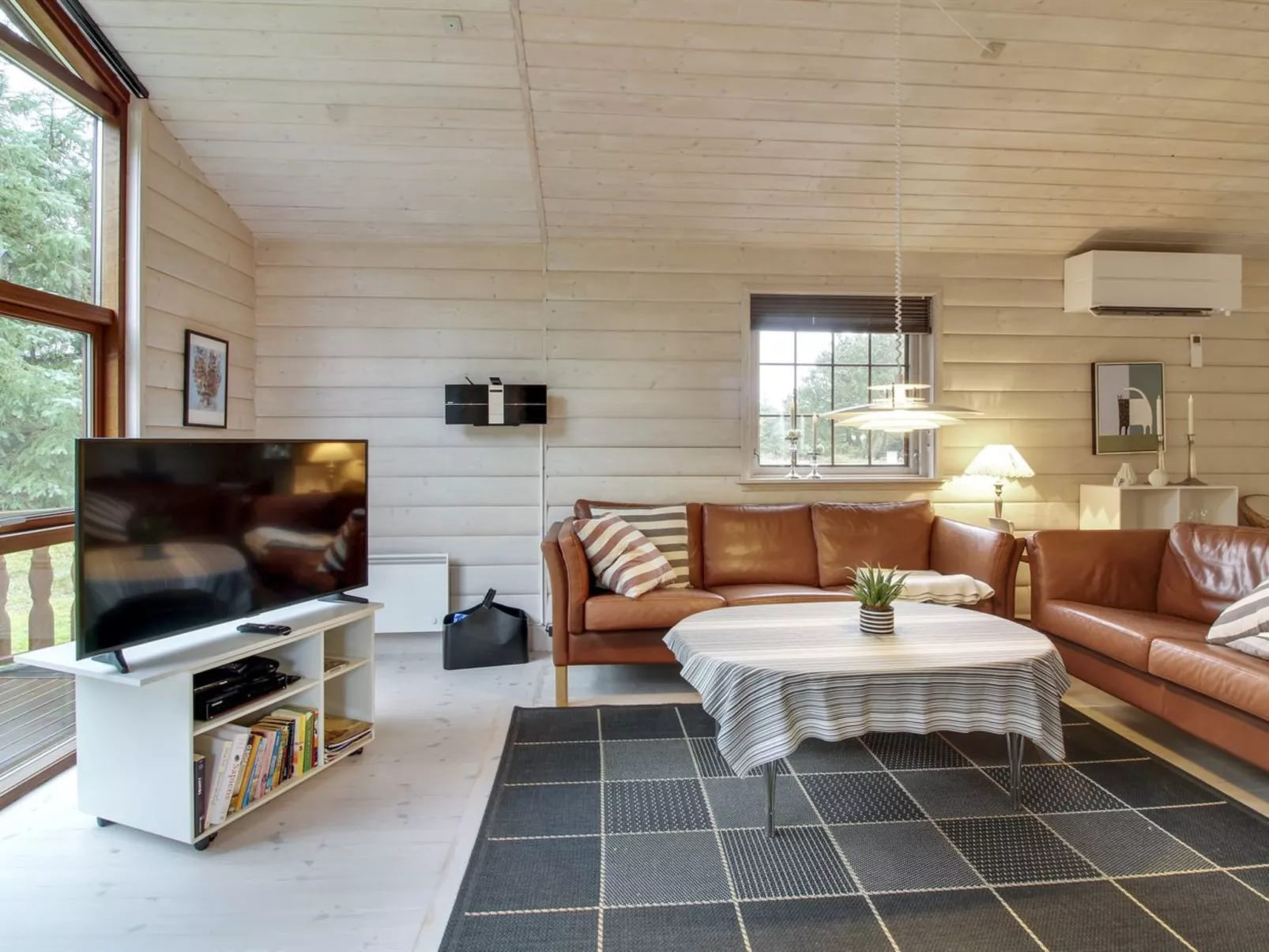 "Jo" - 1.2km from the sea-Binnen