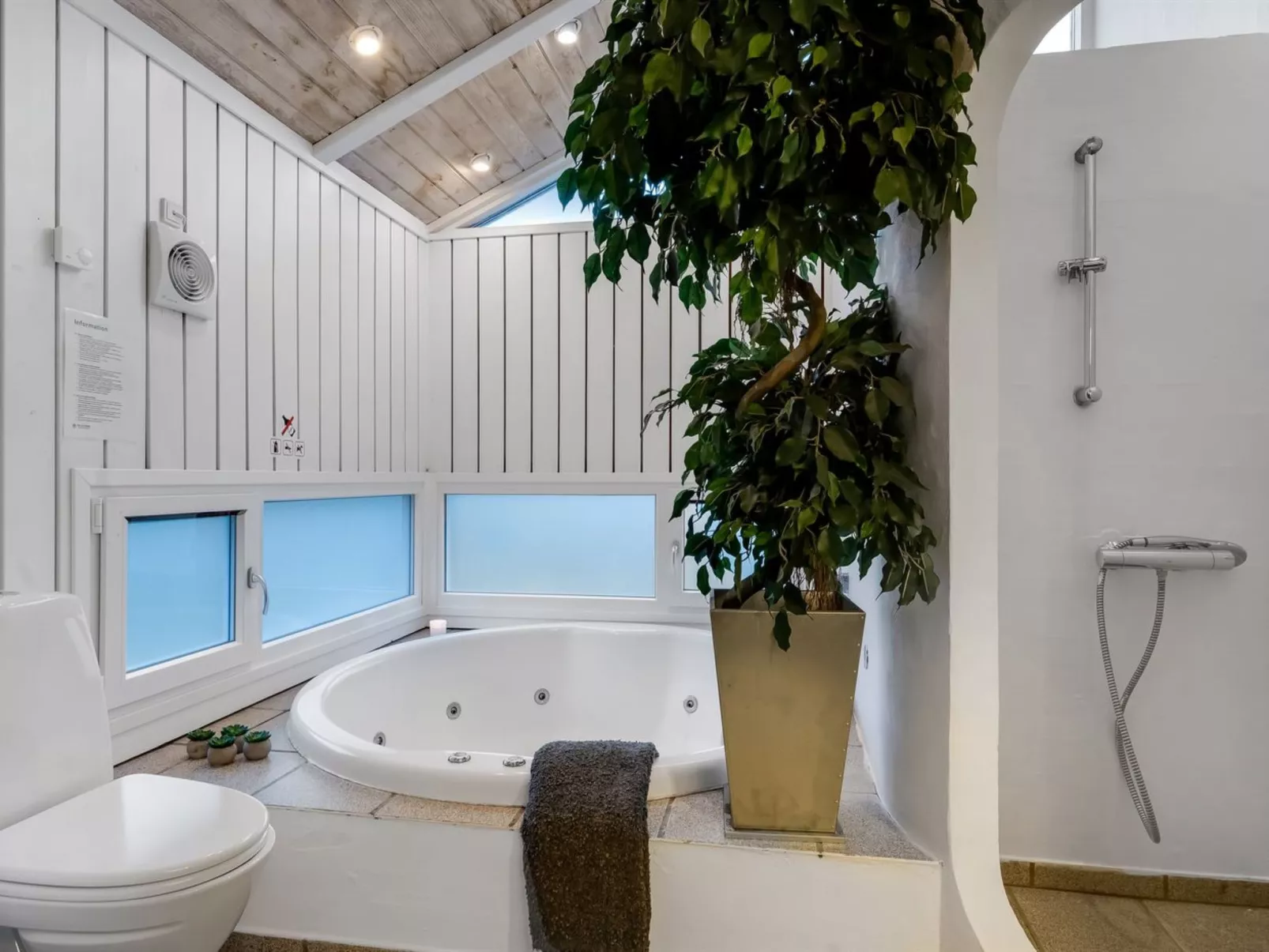 "Amadahy" - 950m from the sea-Binnen