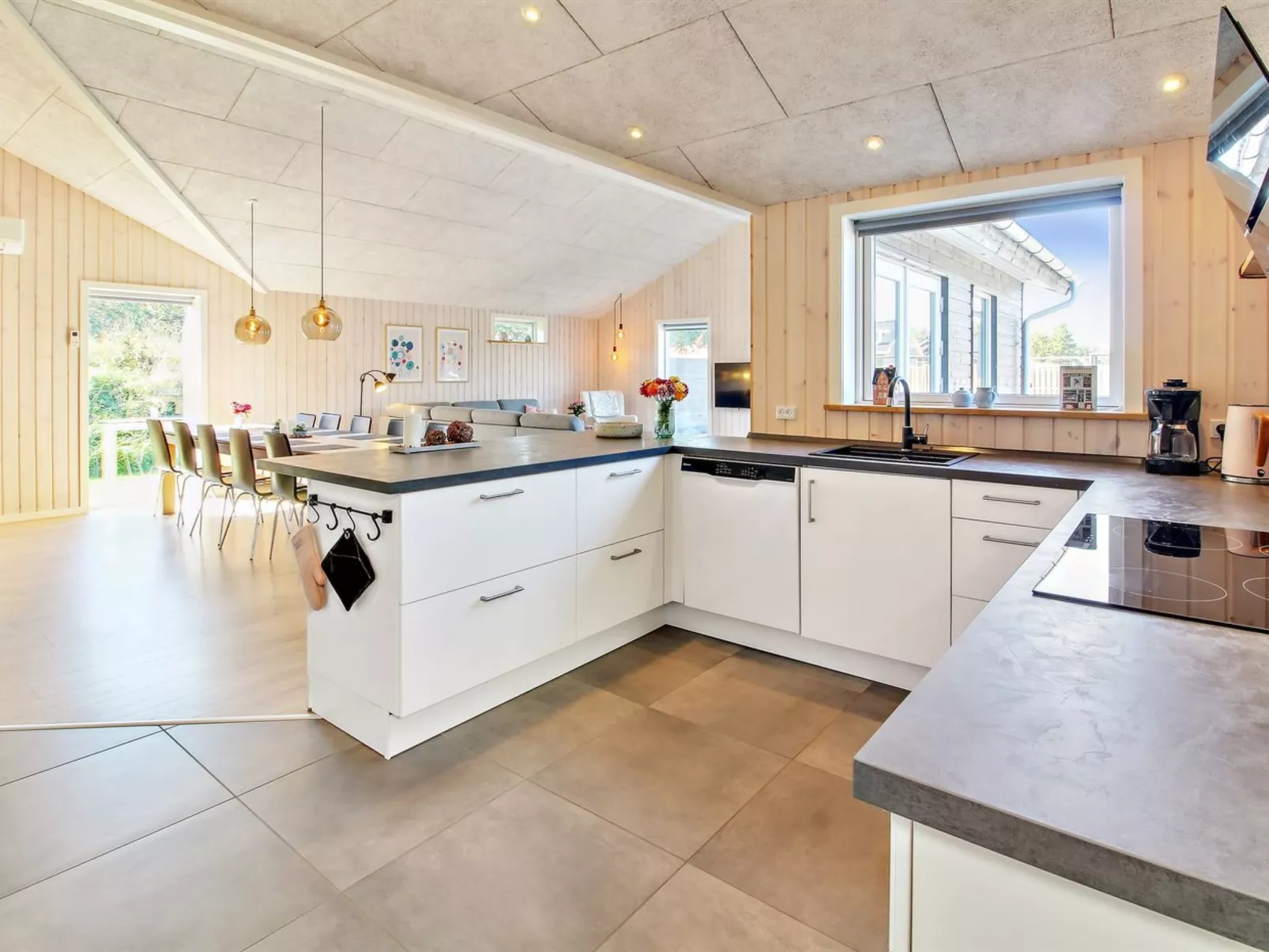 "Anuk" - 2.3km from the sea-Binnen