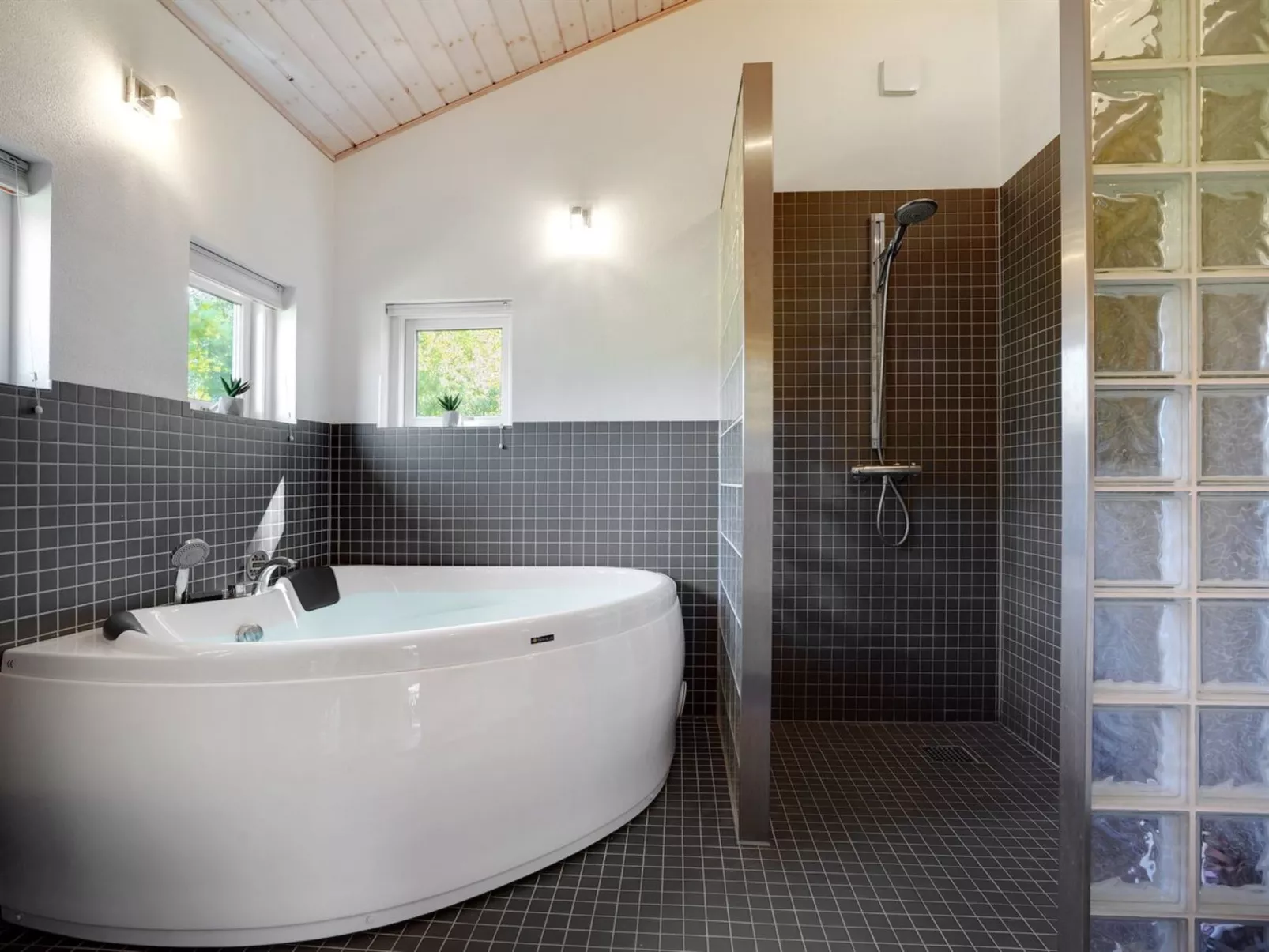 "Herta" - 700m from the sea-Binnen