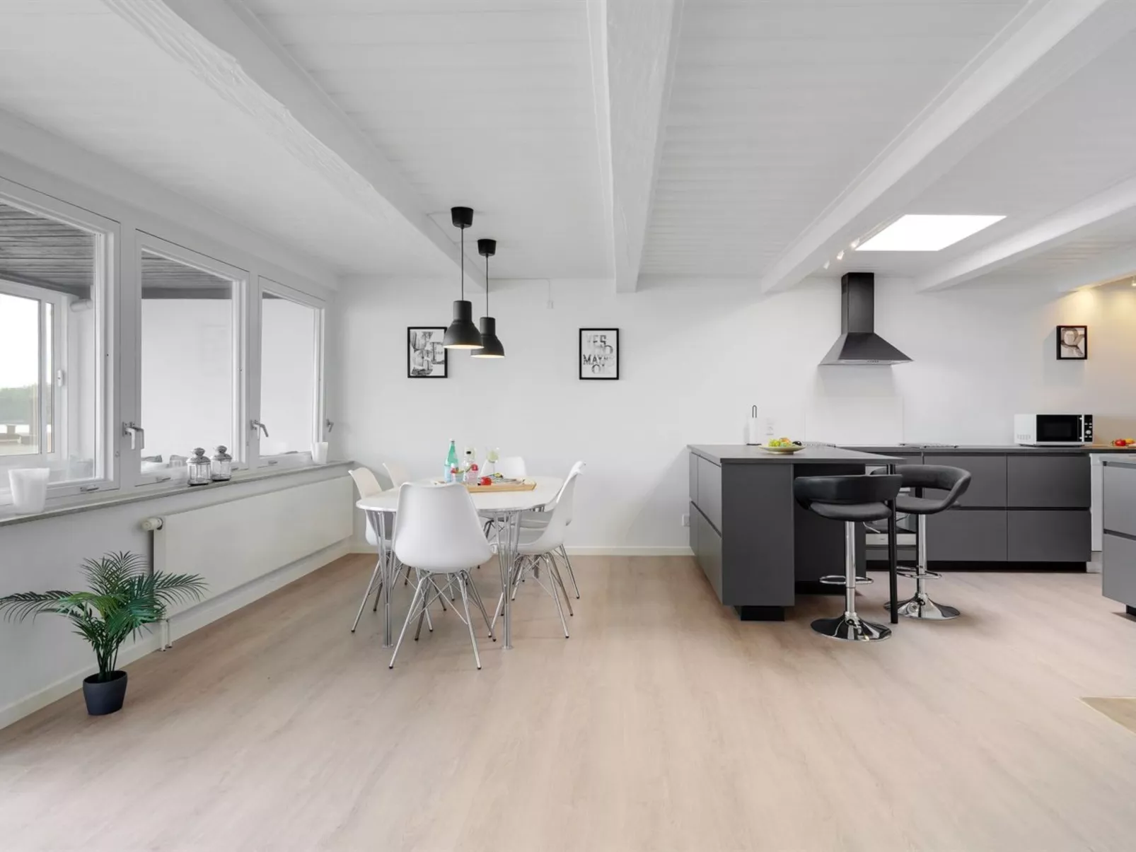 "Constance" - 50m from the sea-Binnen