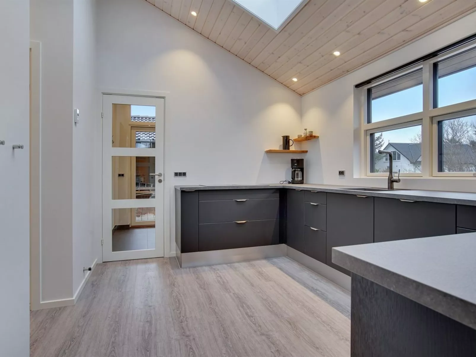 "Amitola" - 700m from the sea-Binnen