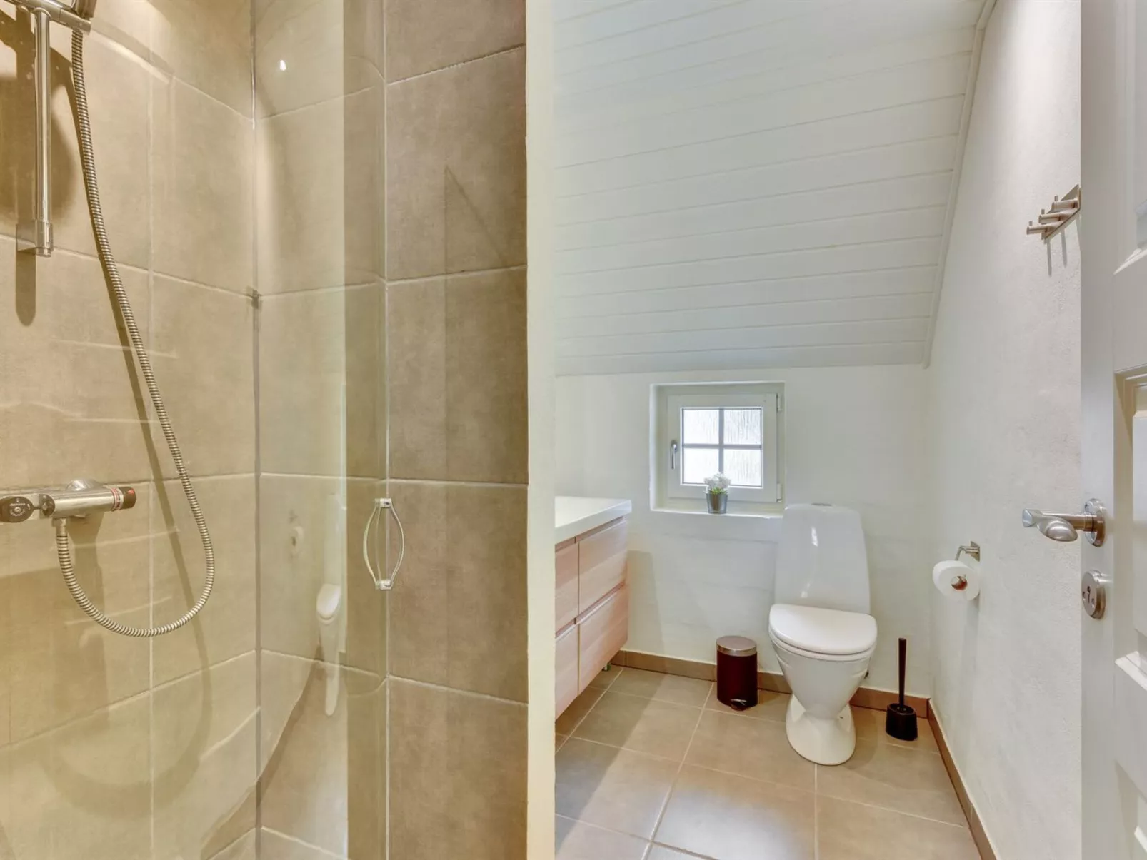 "Erla" - 2.3km from the sea-Binnen