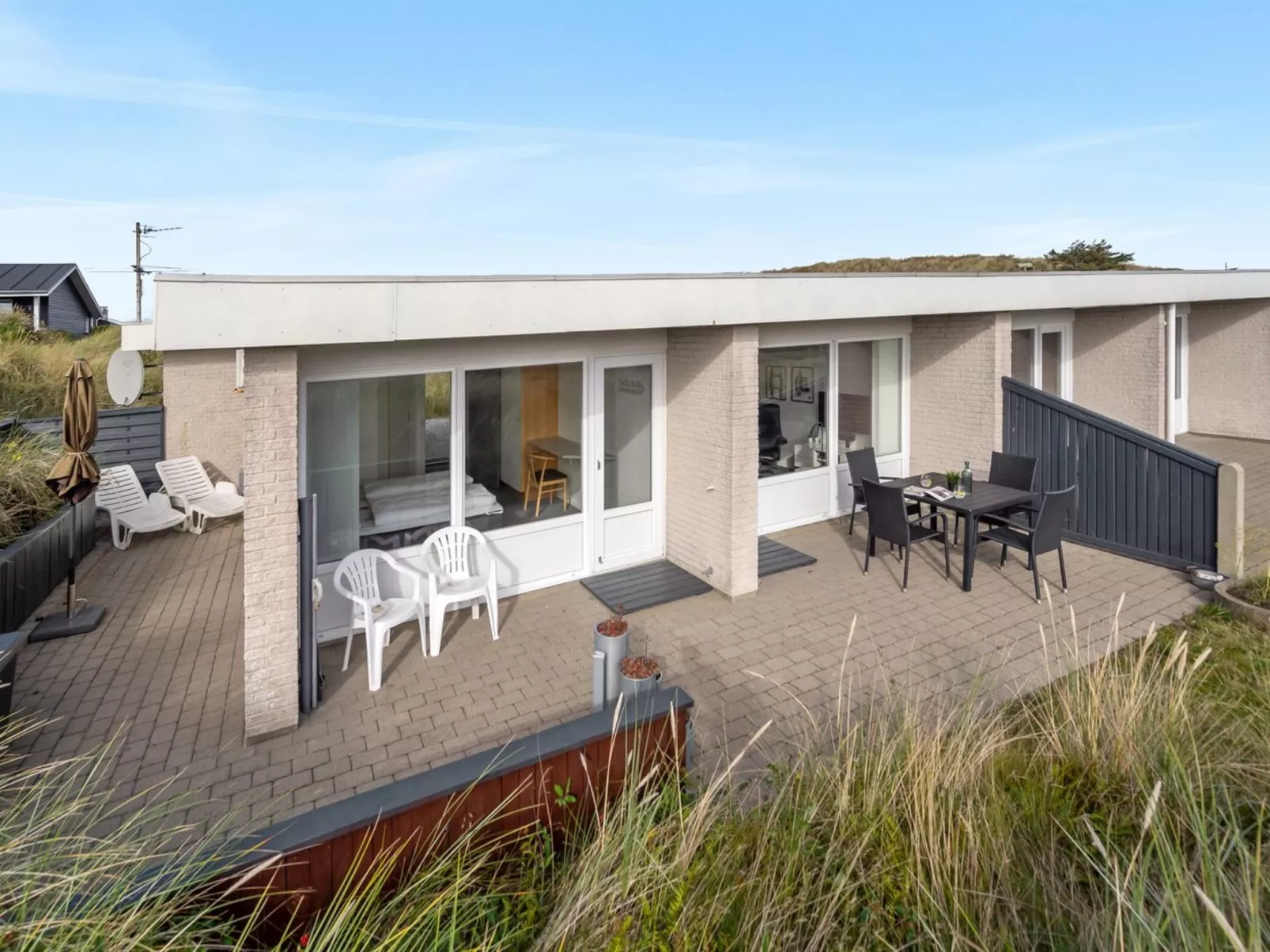 "Elizabeta" - 100m to the fjord-Buiten