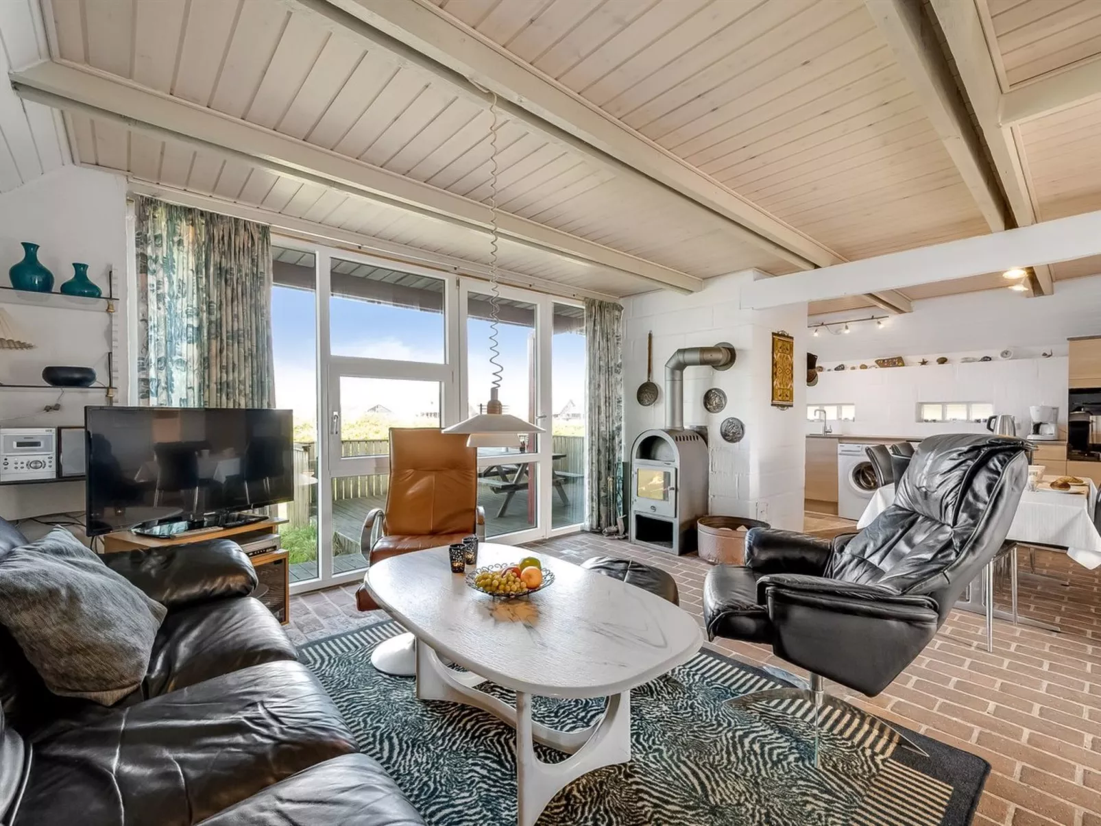 "Iines" - 200m from the sea-Binnen