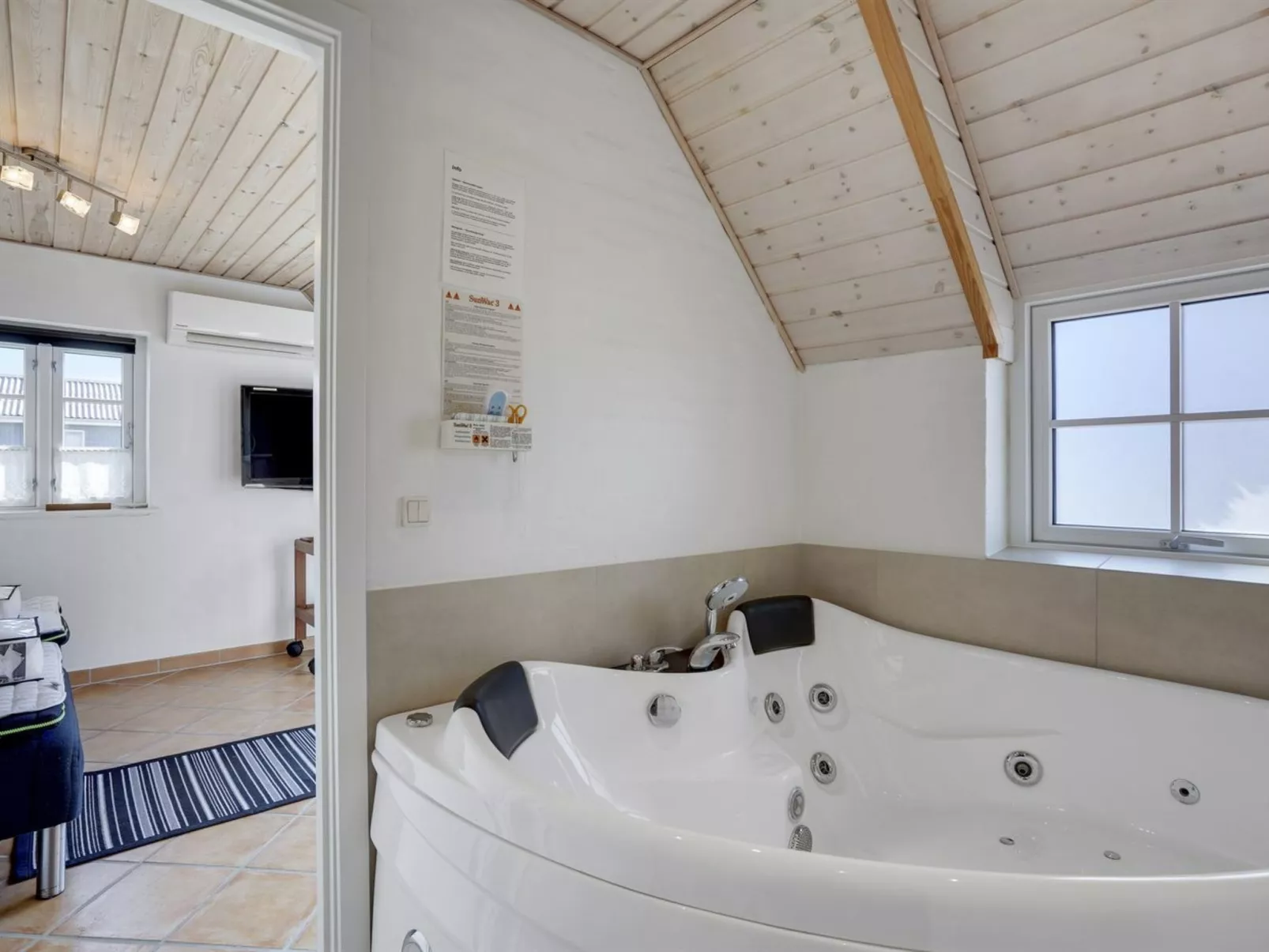 "Lavina" - 950m from the sea-Binnen