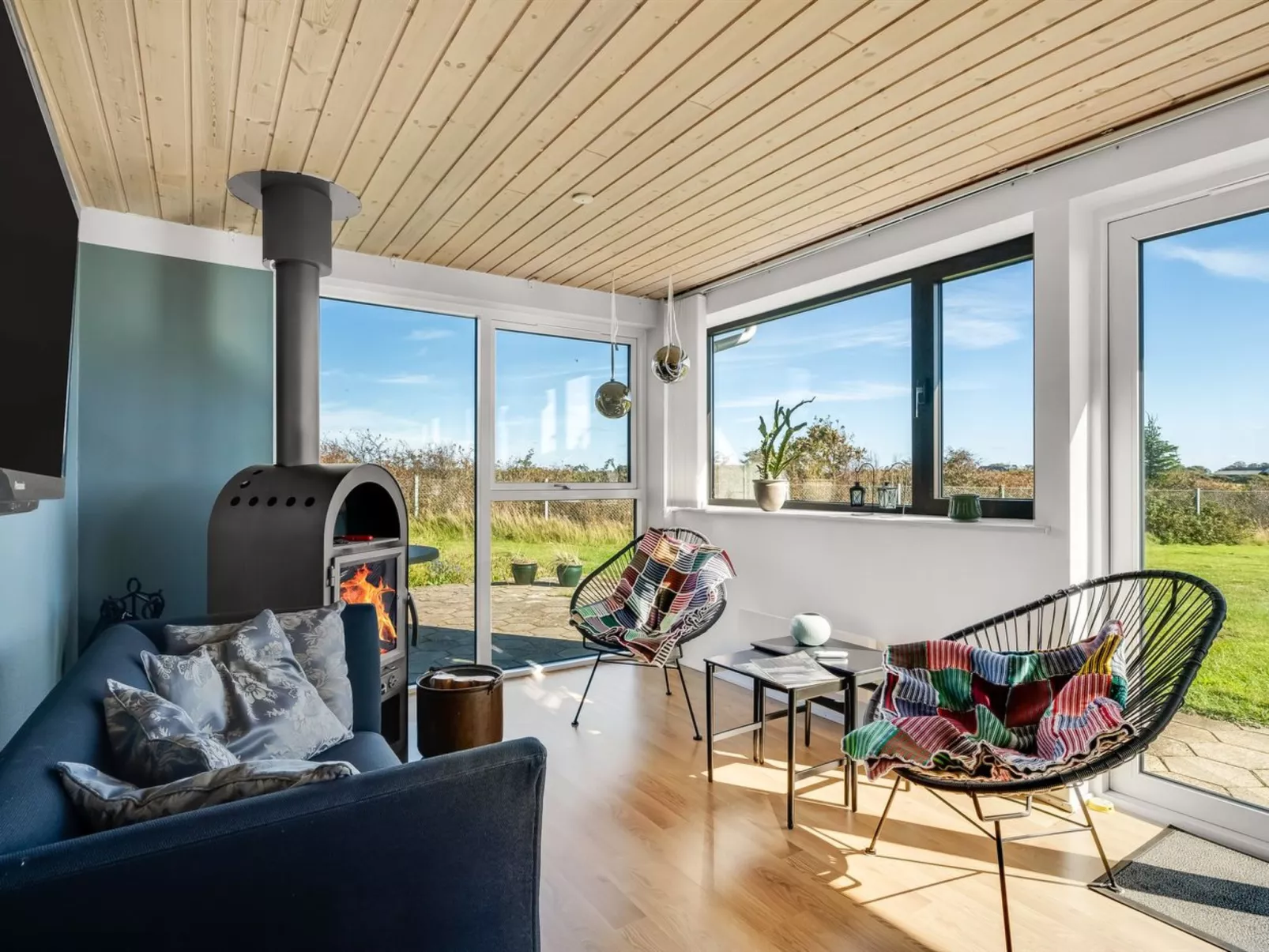 "Dunja" - 200m to the fjord-Binnen