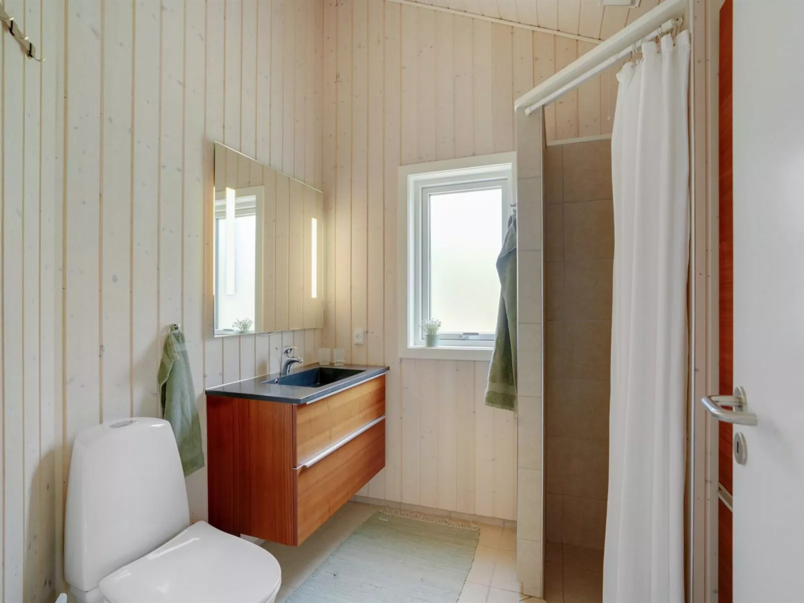 "Elevine" - 300m to the fjord-Binnen