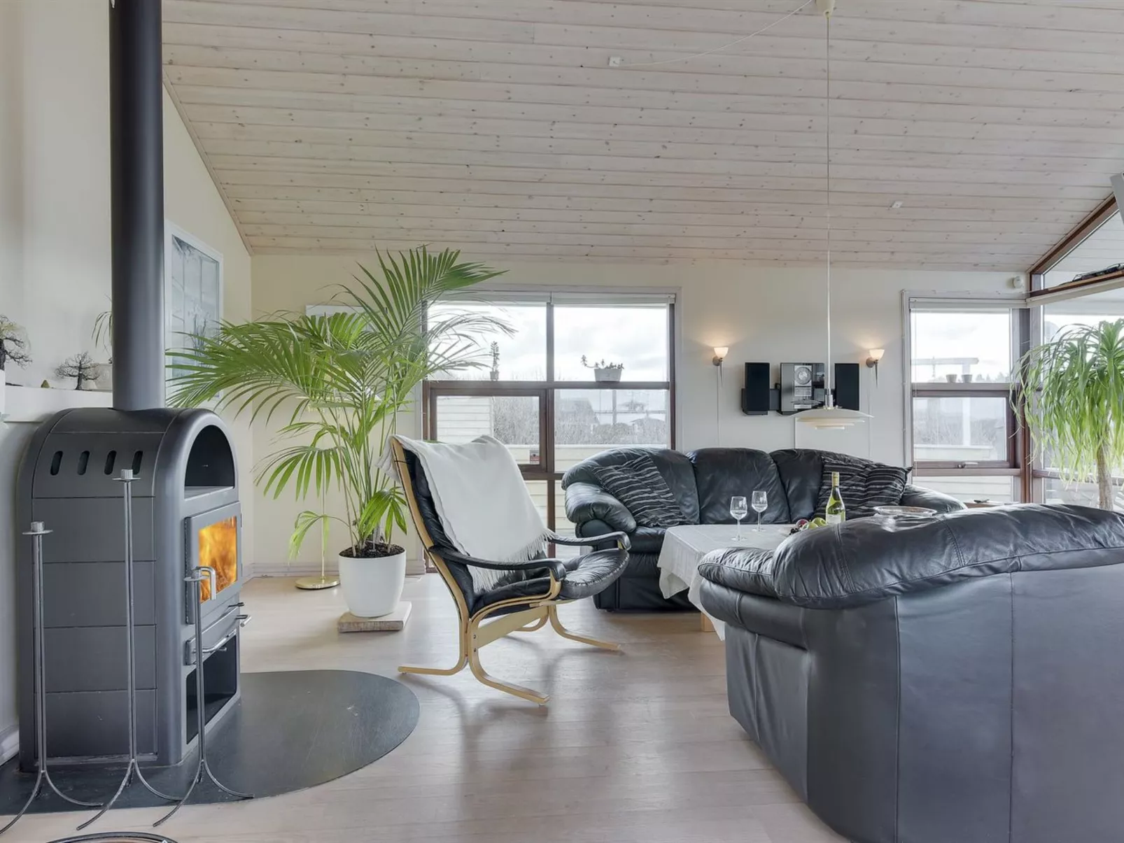 "Fam" - 300m from the sea-Binnen