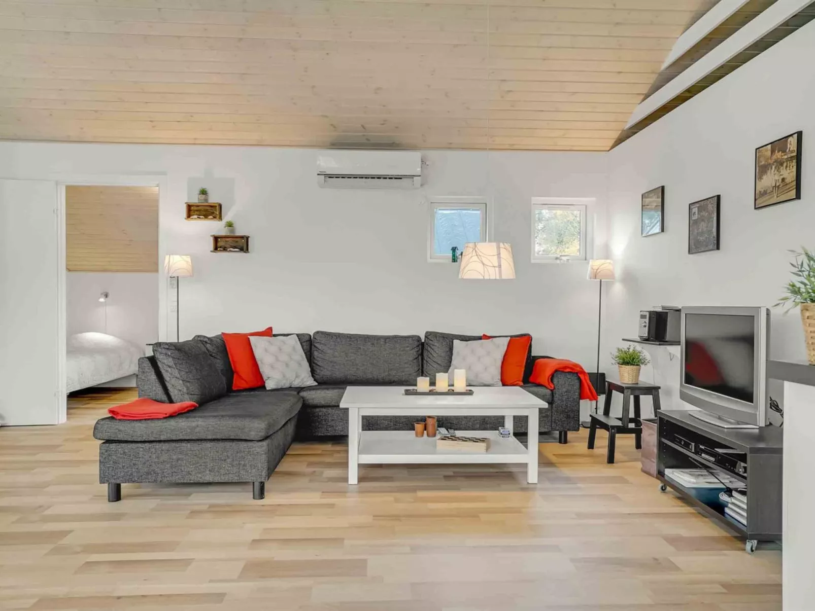 "Ayen" - 1.5km from the sea-Binnen