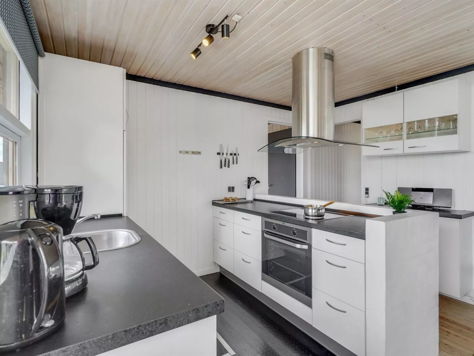 "Anthonette" -  from the sea-Binnen