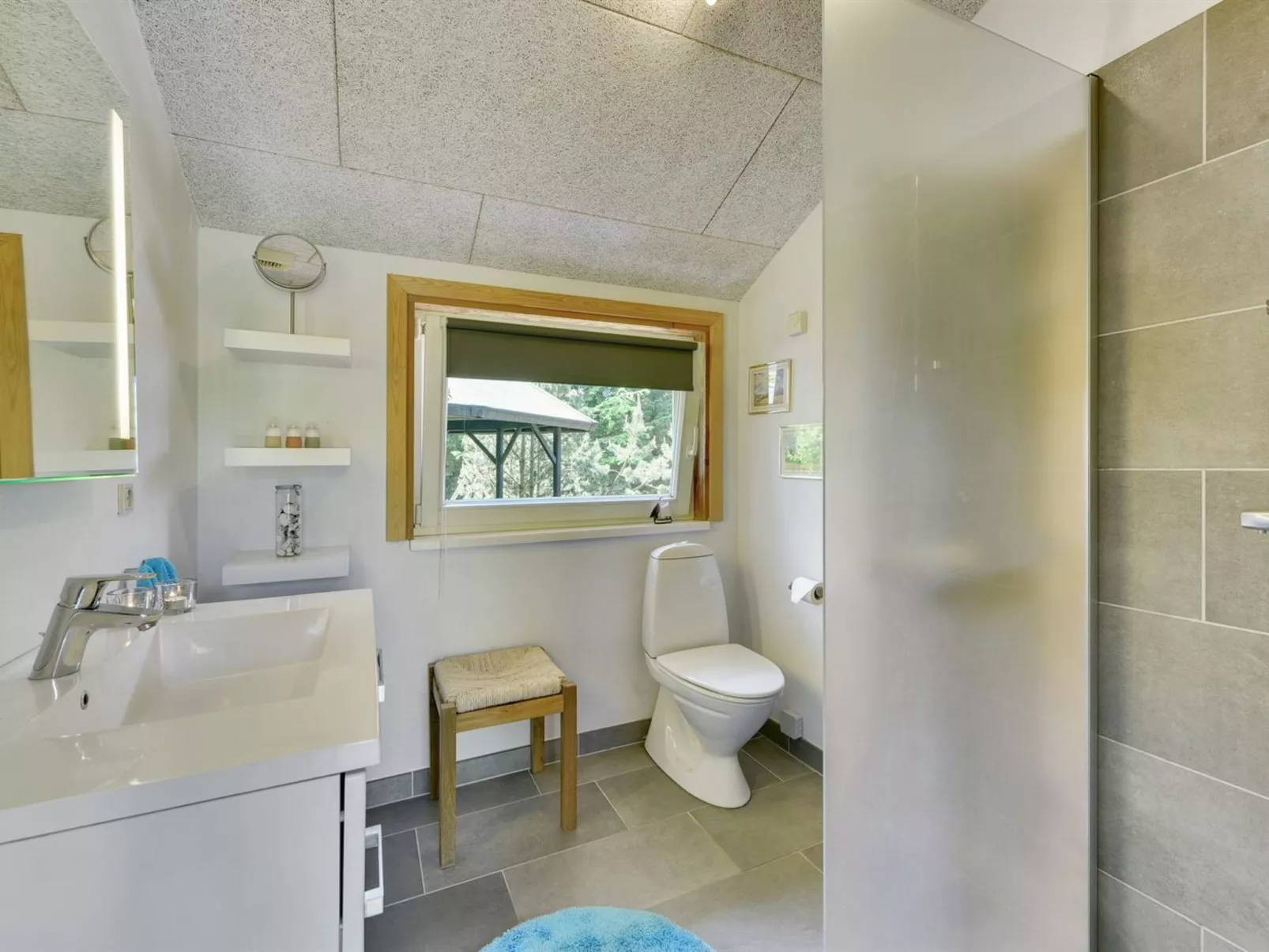 "Jorina" - 700m to the fjord-Binnen