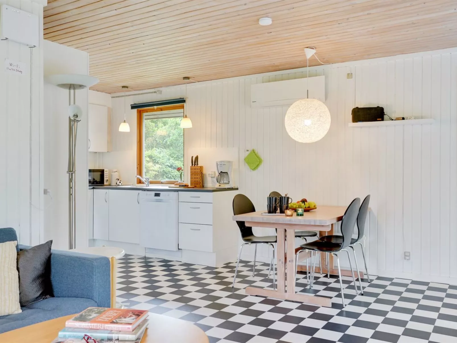 "Soraya" - 700m to the fjord-Binnen