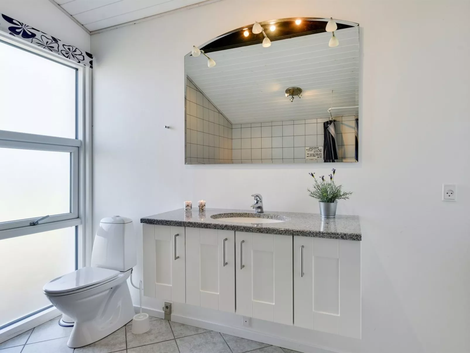 "Jess" -  from the sea-Binnen