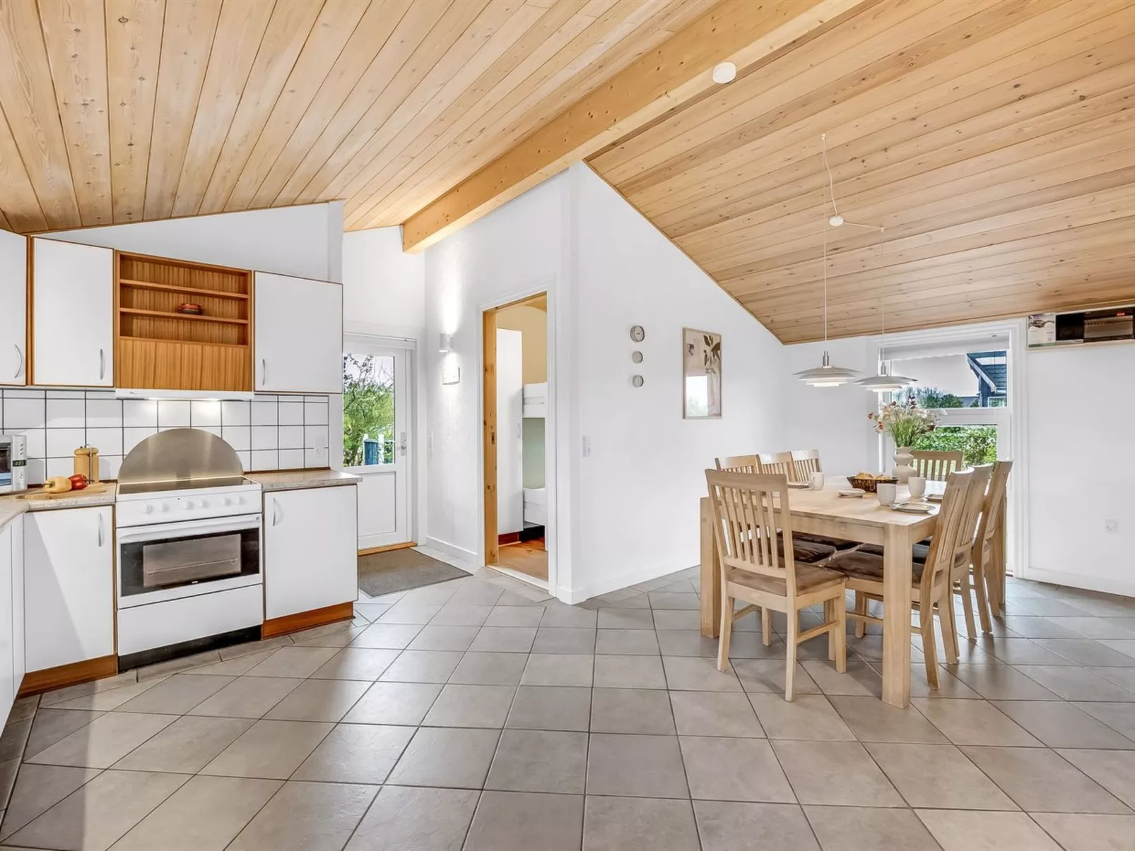 "Ingbritt" - 700m to the fjord-Binnen