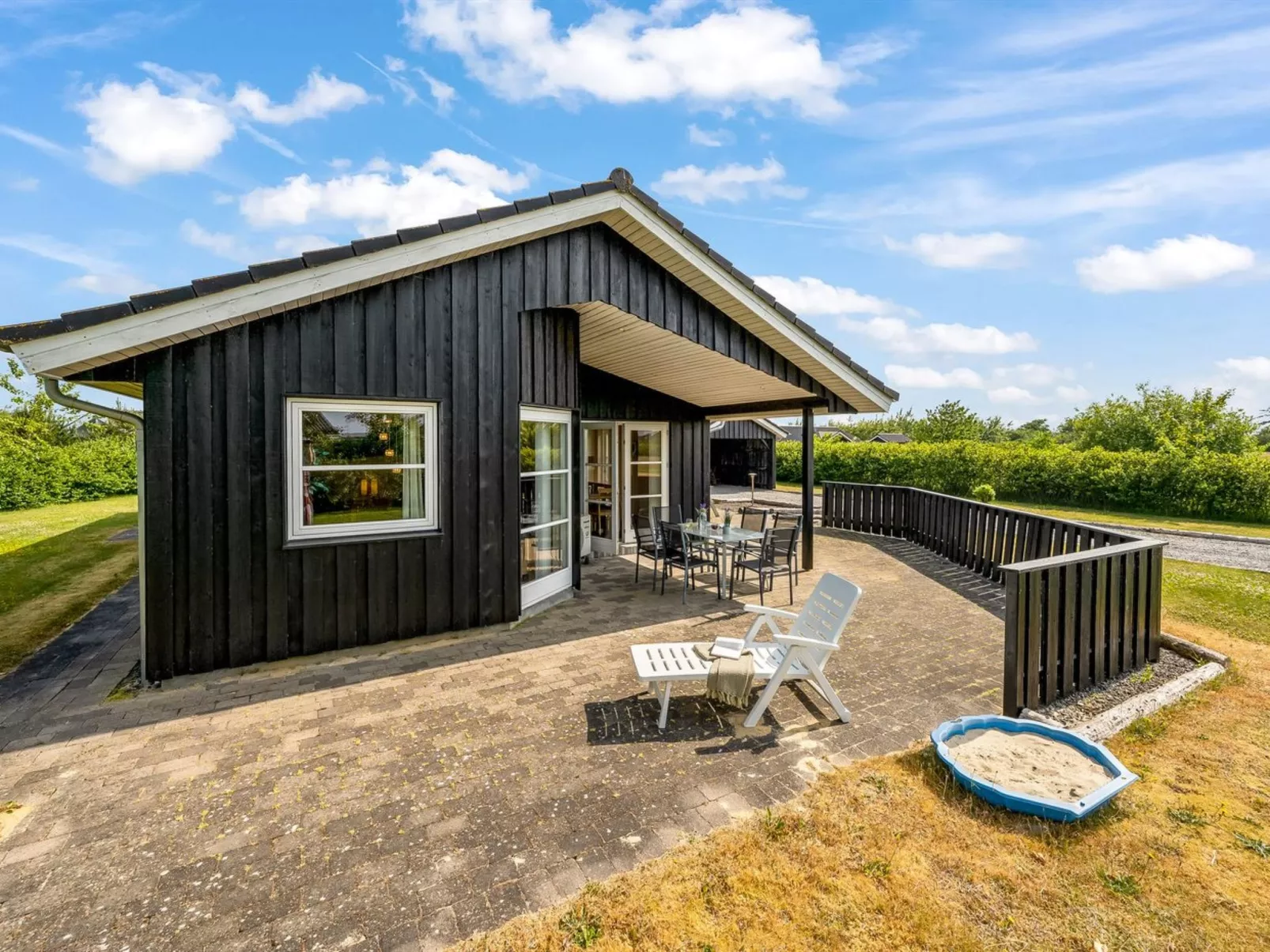 "Saara" - 700m to the fjord-Buiten