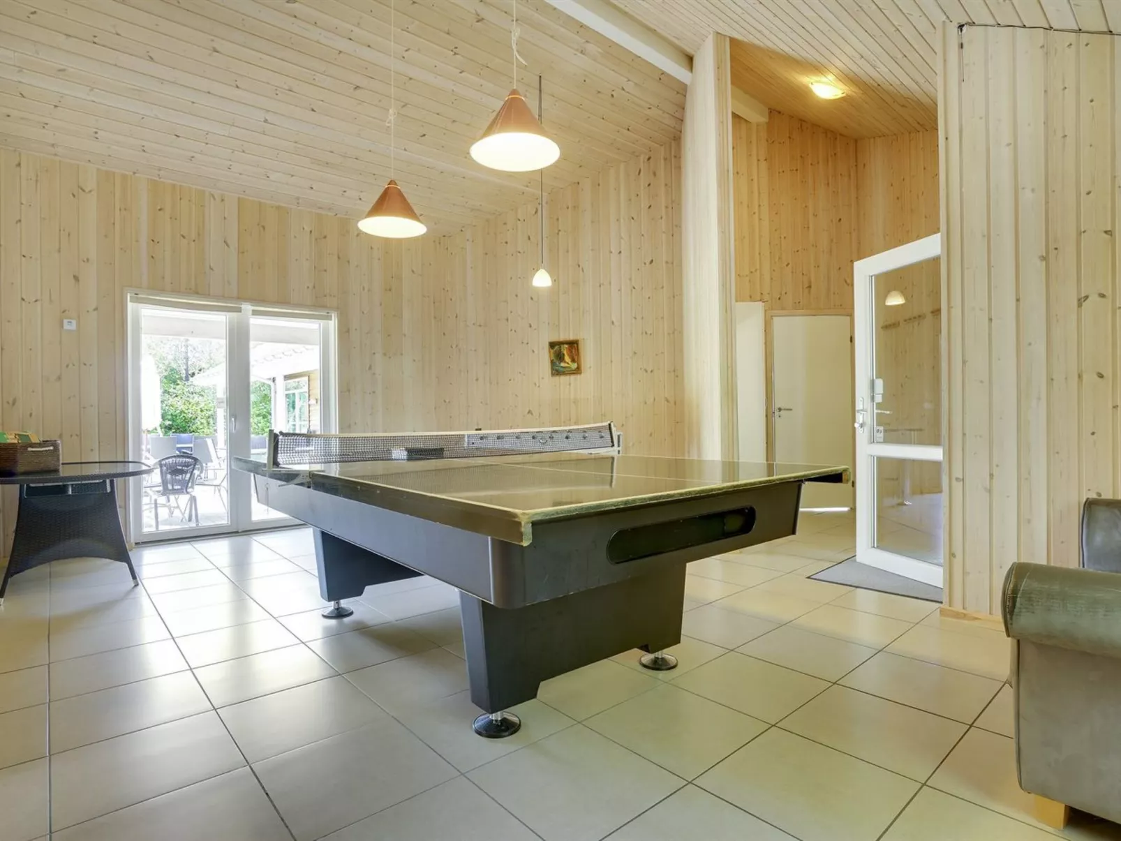 "Hughe" - 300m from the sea-Binnen