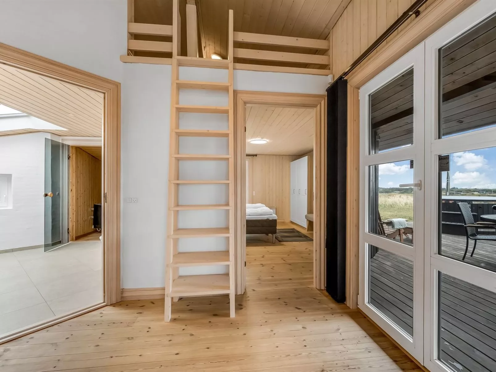 "Tahnee" - 450m from the sea-Binnen