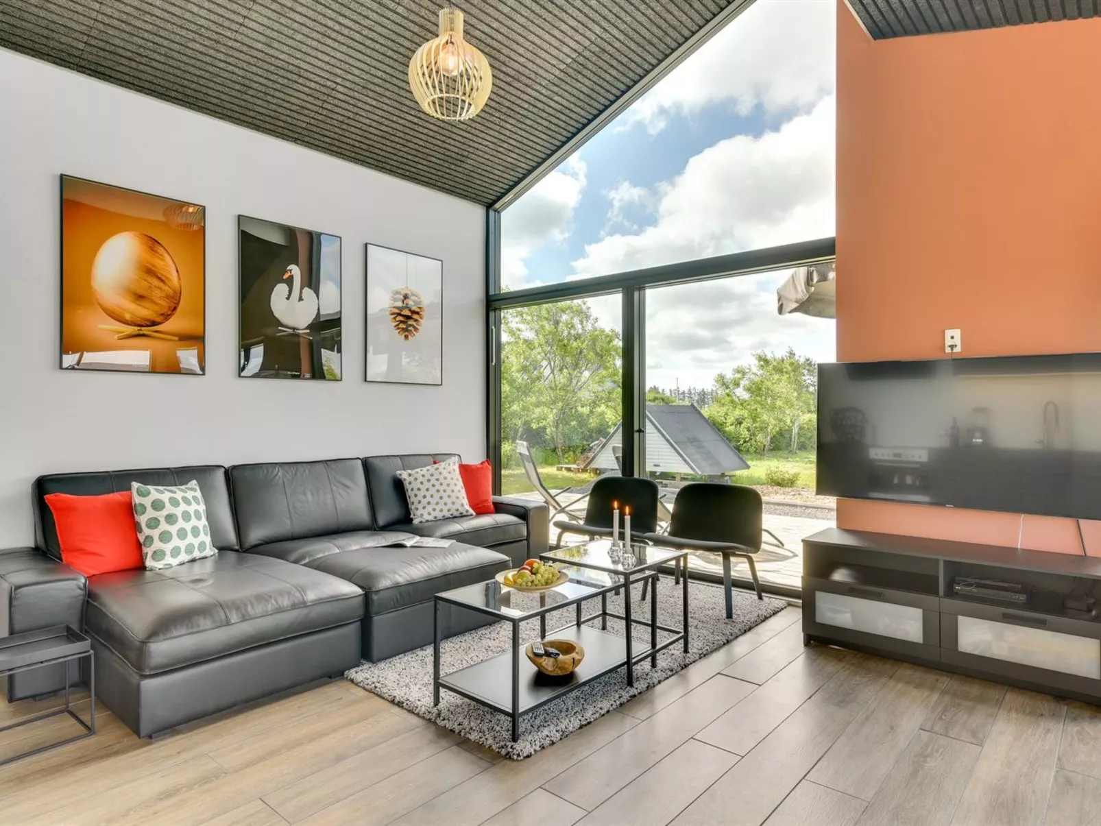 "Emilie" - 250m to the fjord-Binnen