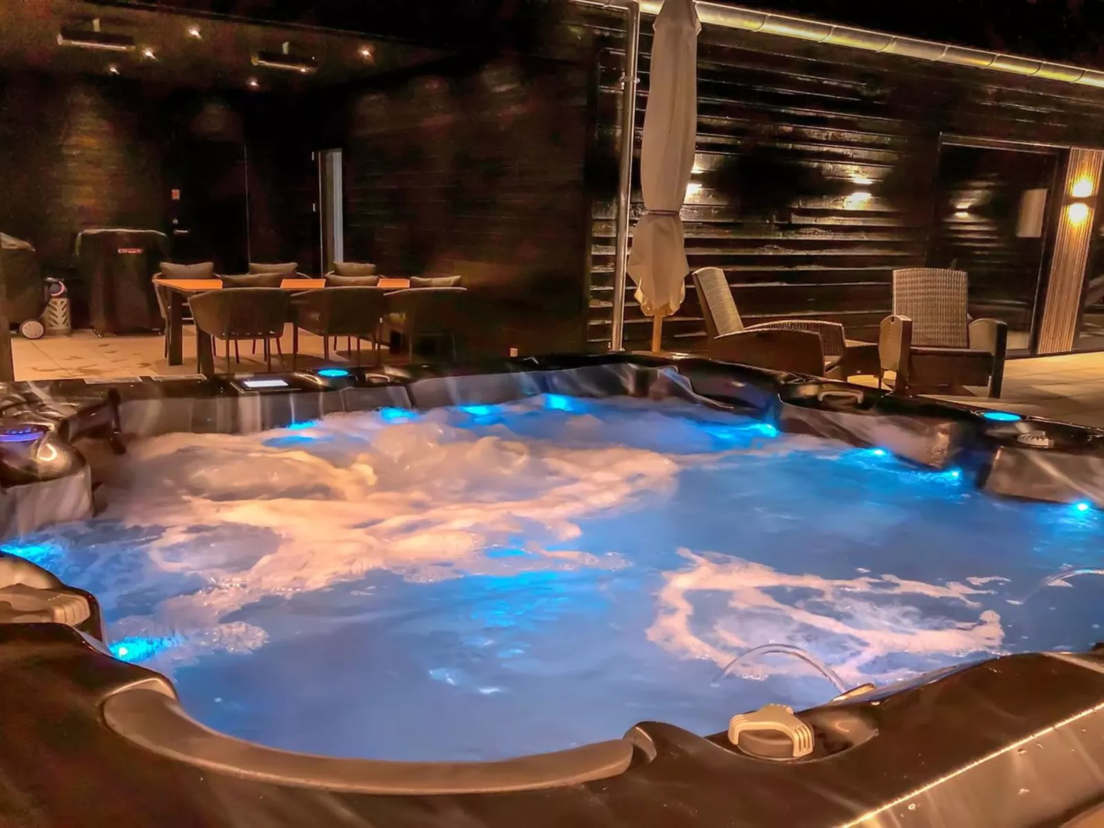 "Tinella" - 250m to the fjord-Buiten