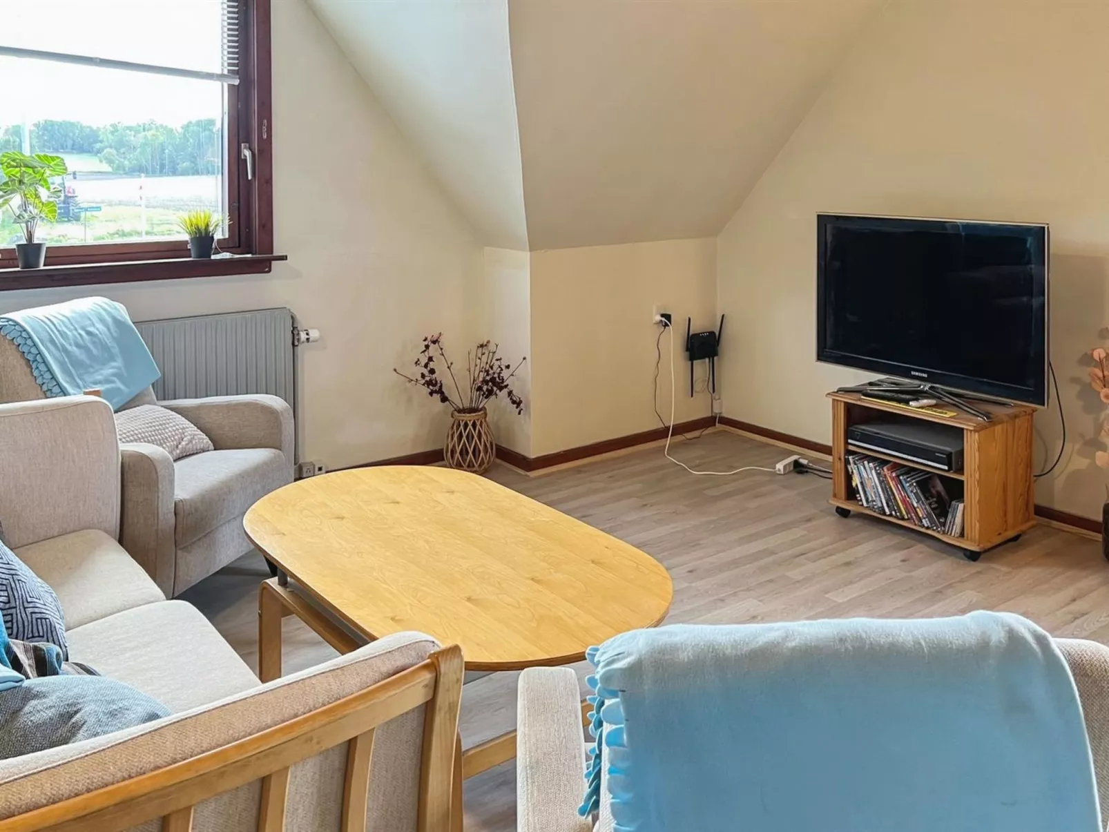 "Thera" - 5km from the sea-Binnen