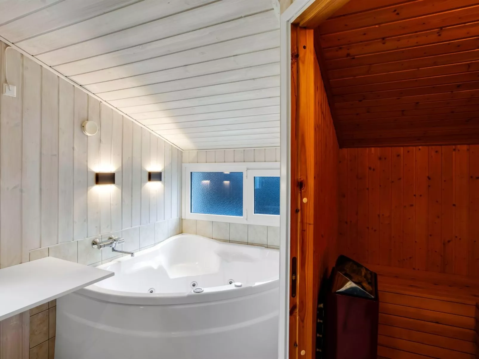 "Tinja" - 700m from the sea-Binnen