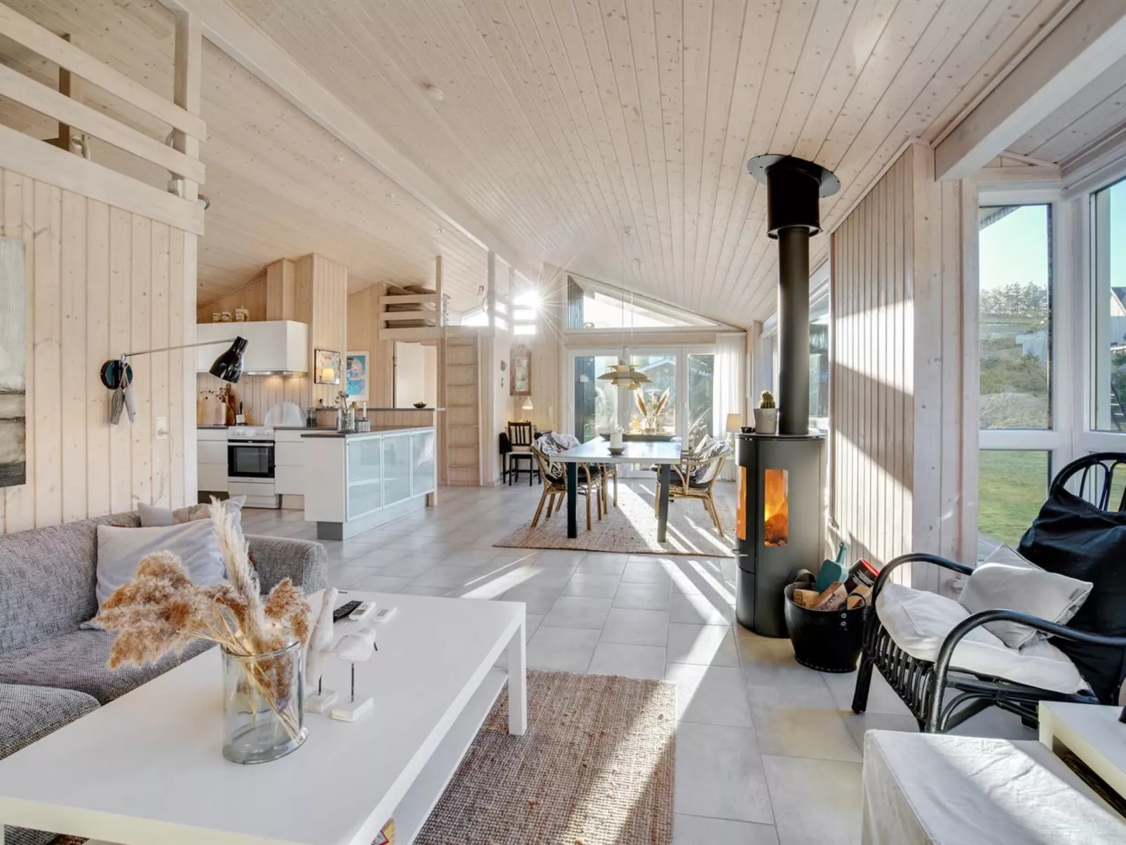 "Gun" - 450m from the sea-Binnen